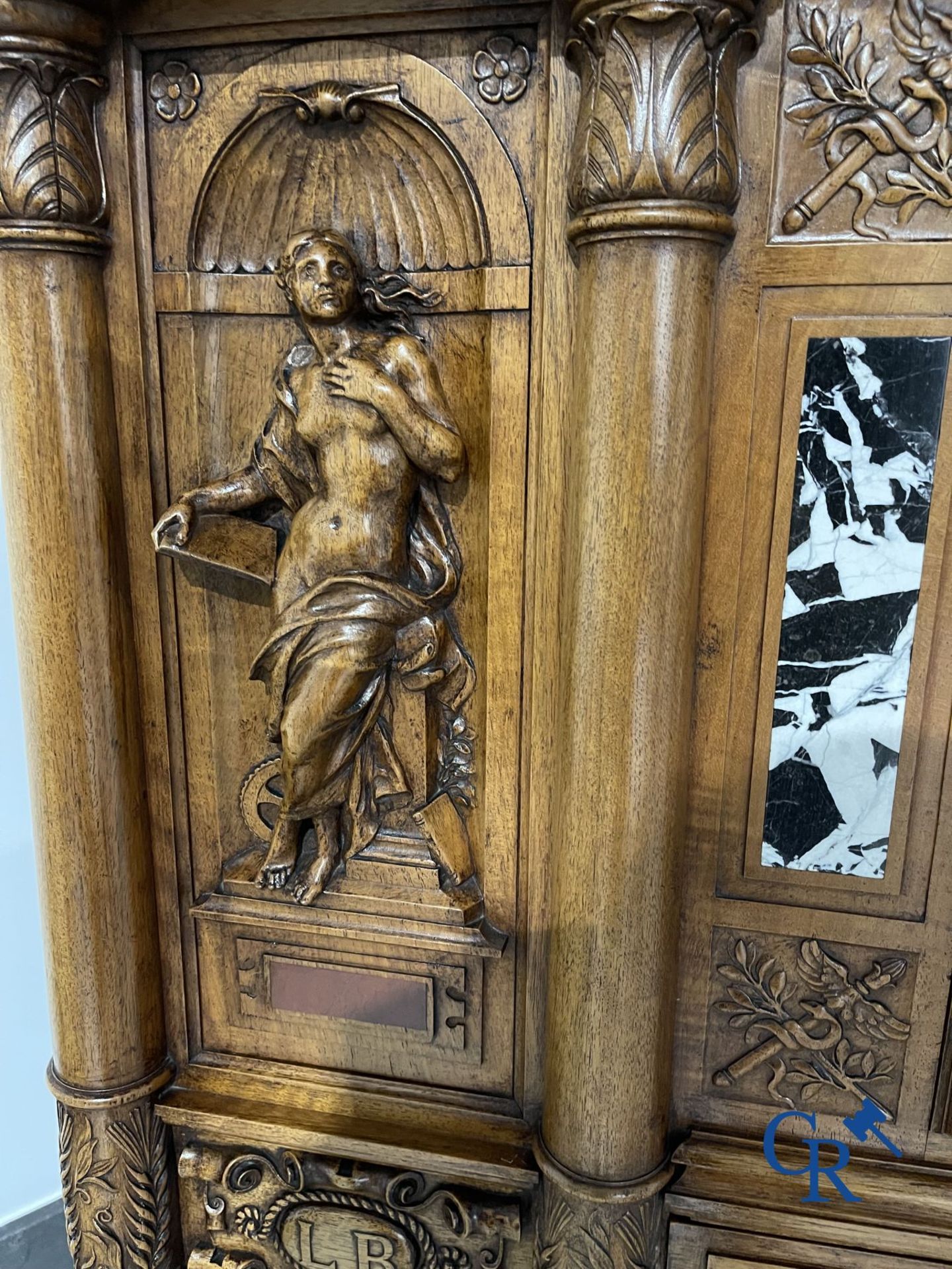 Furniture: A finely carved walnut credence in neo renaissance style with marble inlay. - Image 6 of 21