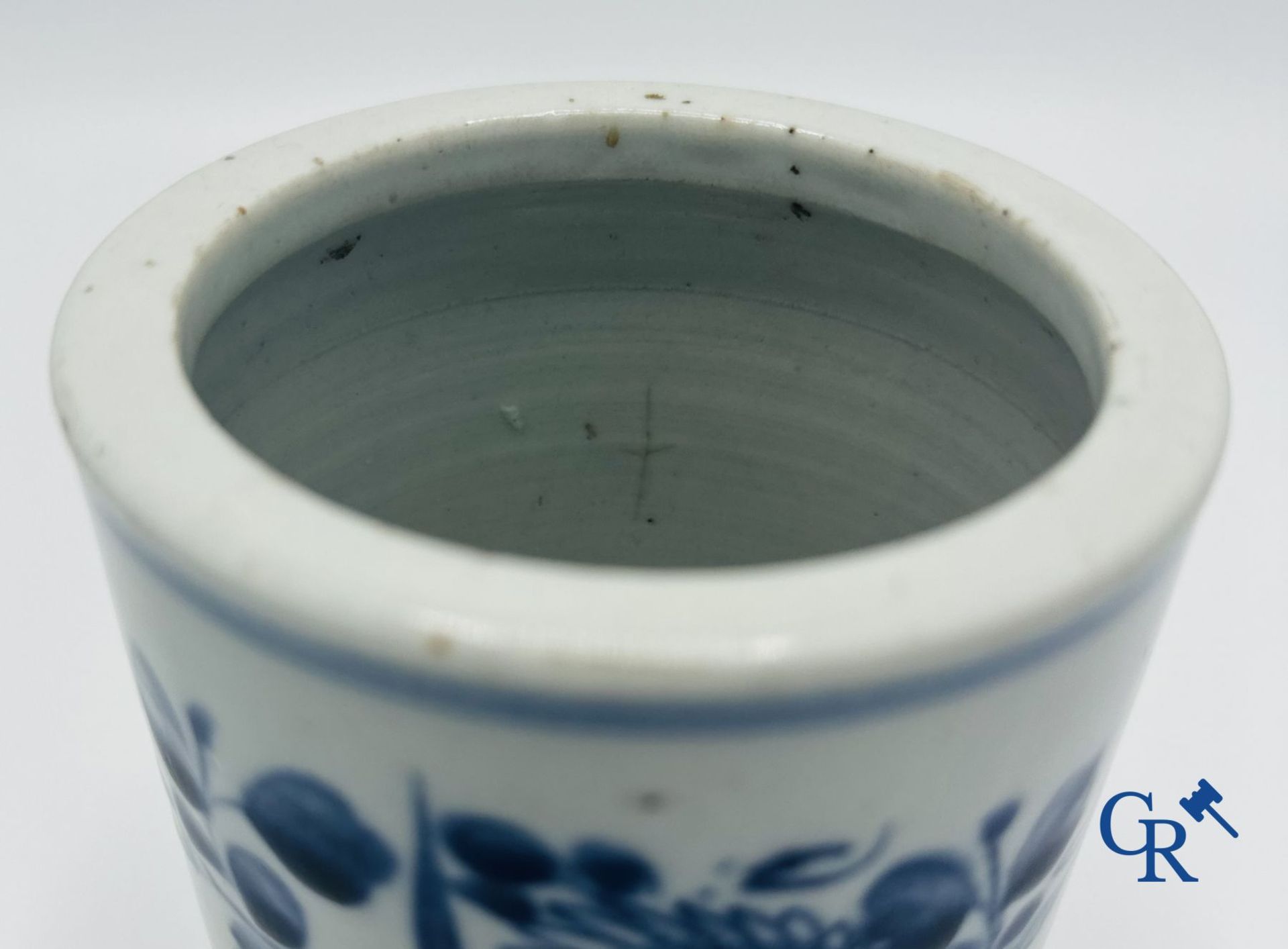 Chinese Porcelain: Lot of 6 different pieces of Chinese porcelain. 18th and 19th century. - Image 9 of 11