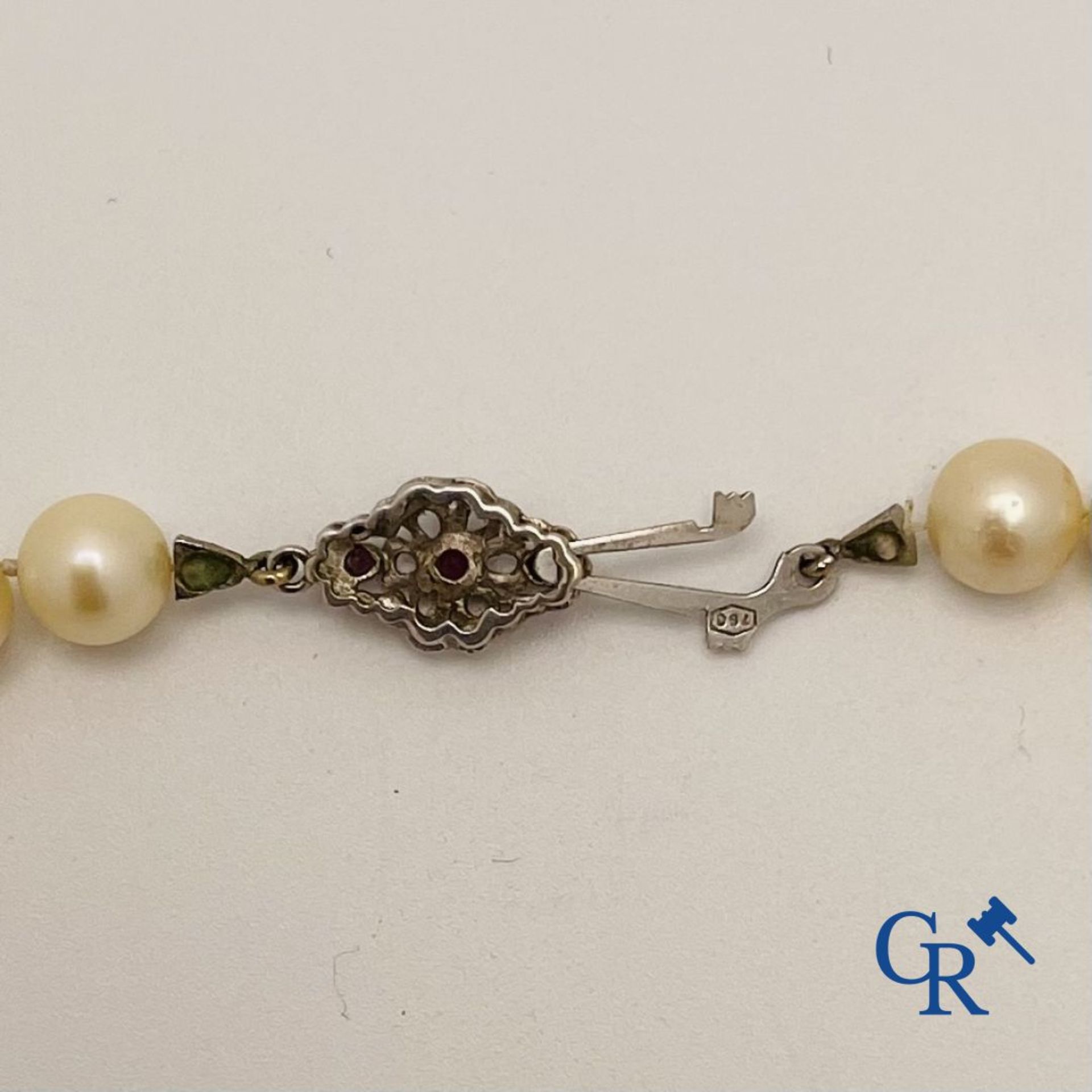 Jewel/Watches: Pearl necklace with clasp in white gold 18K and a women's pocket watch in gold 18K. - Bild 4 aus 7