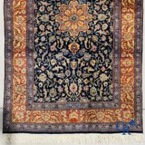 Oriental carpets: Persian carpet in wool. Floral decor.