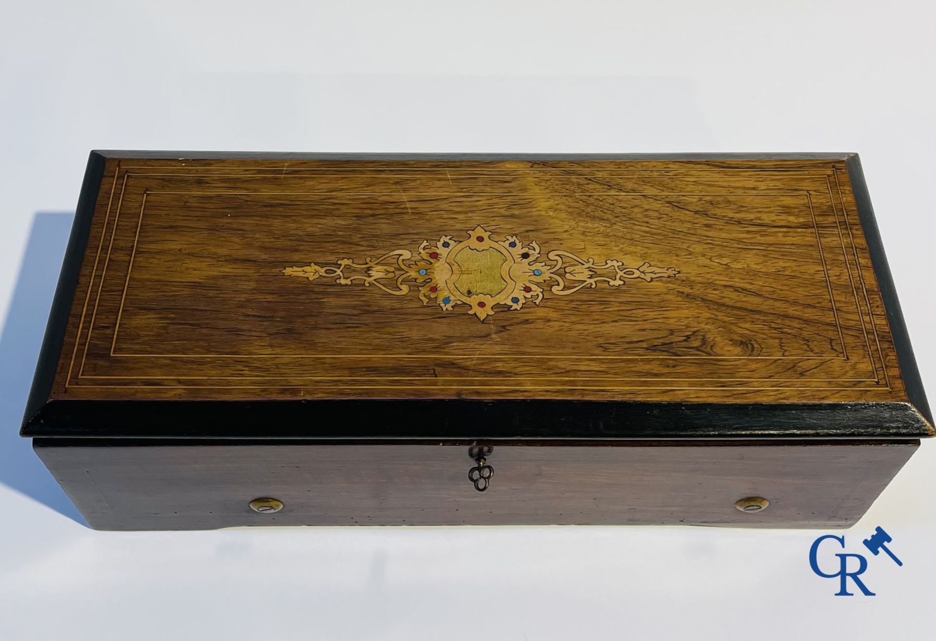 A music box in mahogany and marquetry with 6 melodies. - Image 8 of 8