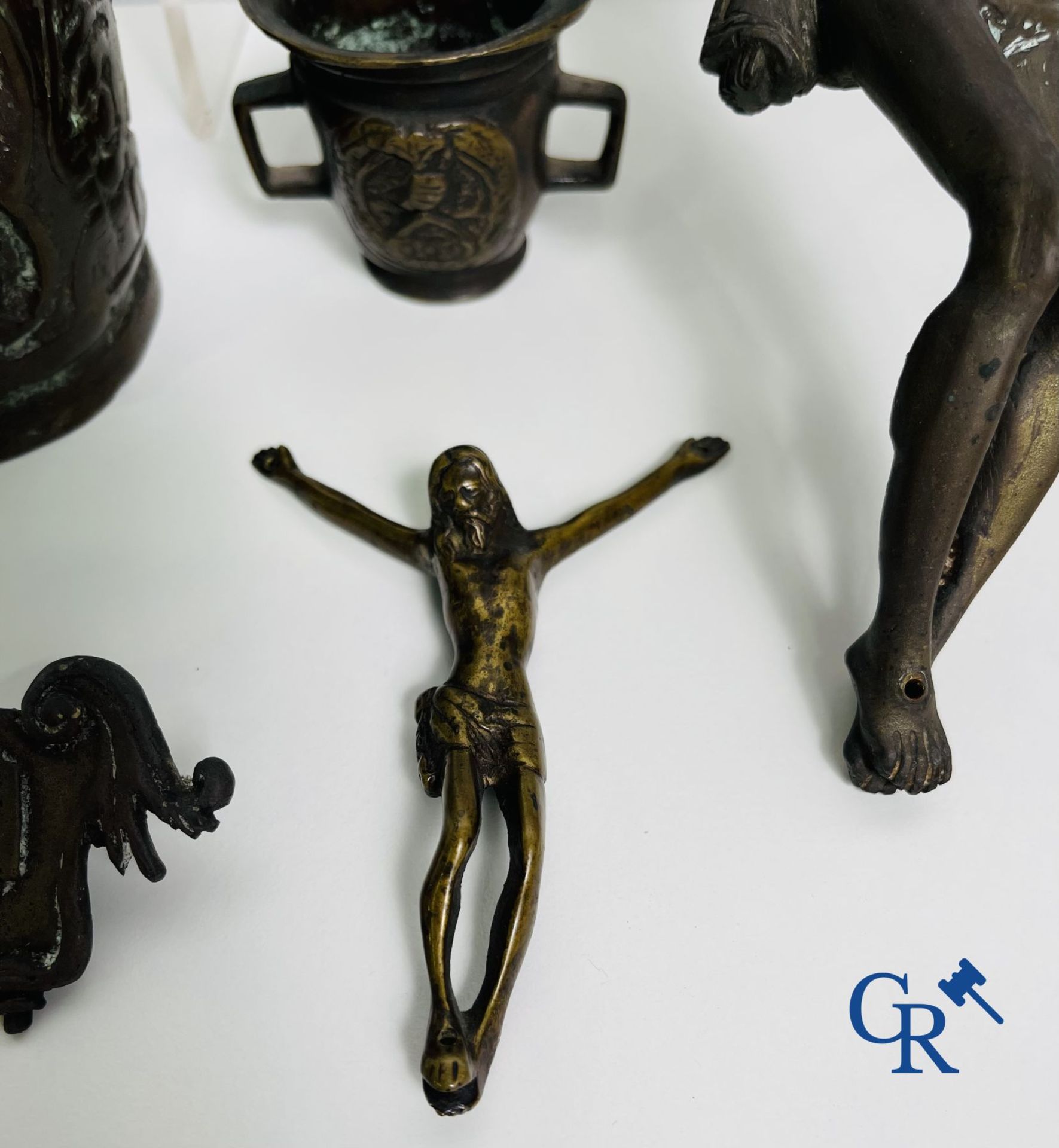 A lot with various religious objects in bronze and metal: corpuses, mortar, etc. 17th-18th-19th cent - Bild 3 aus 18