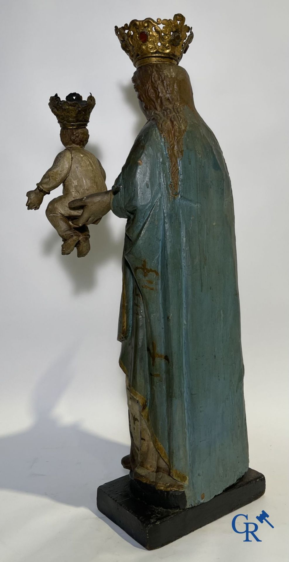 Wooden polychrome Baroque sculpture of Mary with child. The Crown inlaid with an amber-like rock. - Image 16 of 30
