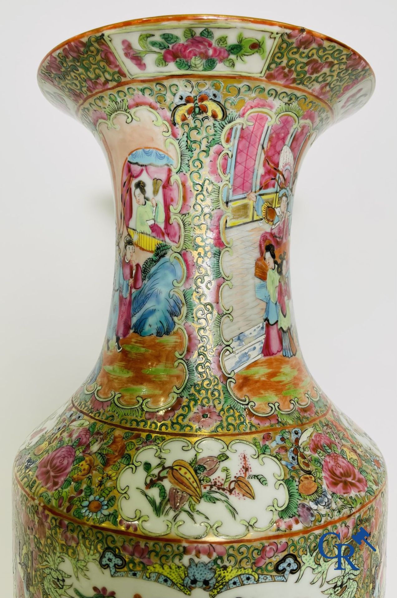Chinese porcelain: A Chinese canton famille rose vase. - Image 9 of 24