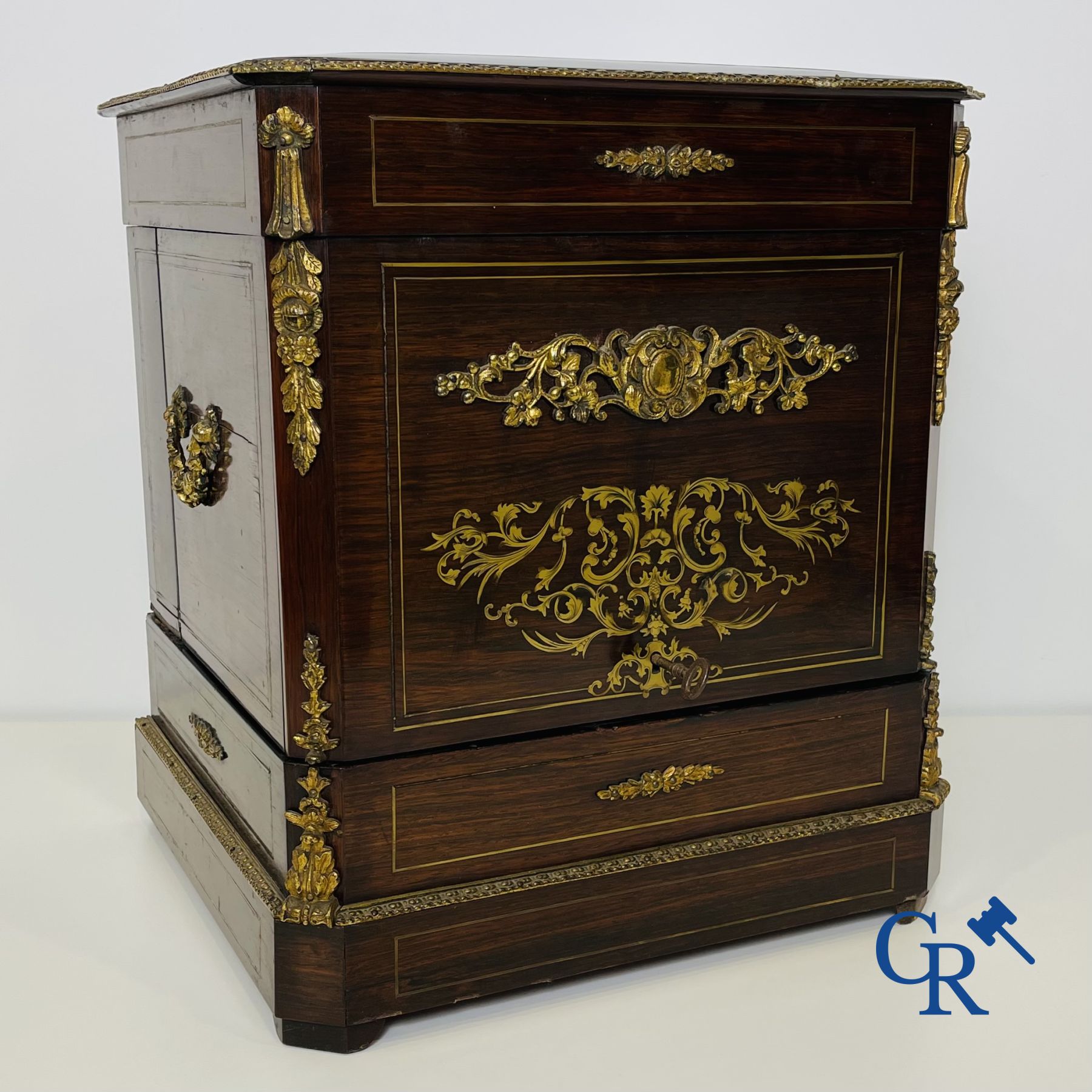 An imposing rosewood liqueur case with bronze fittings and inlays in Boulle style. 19th century. - Image 2 of 13