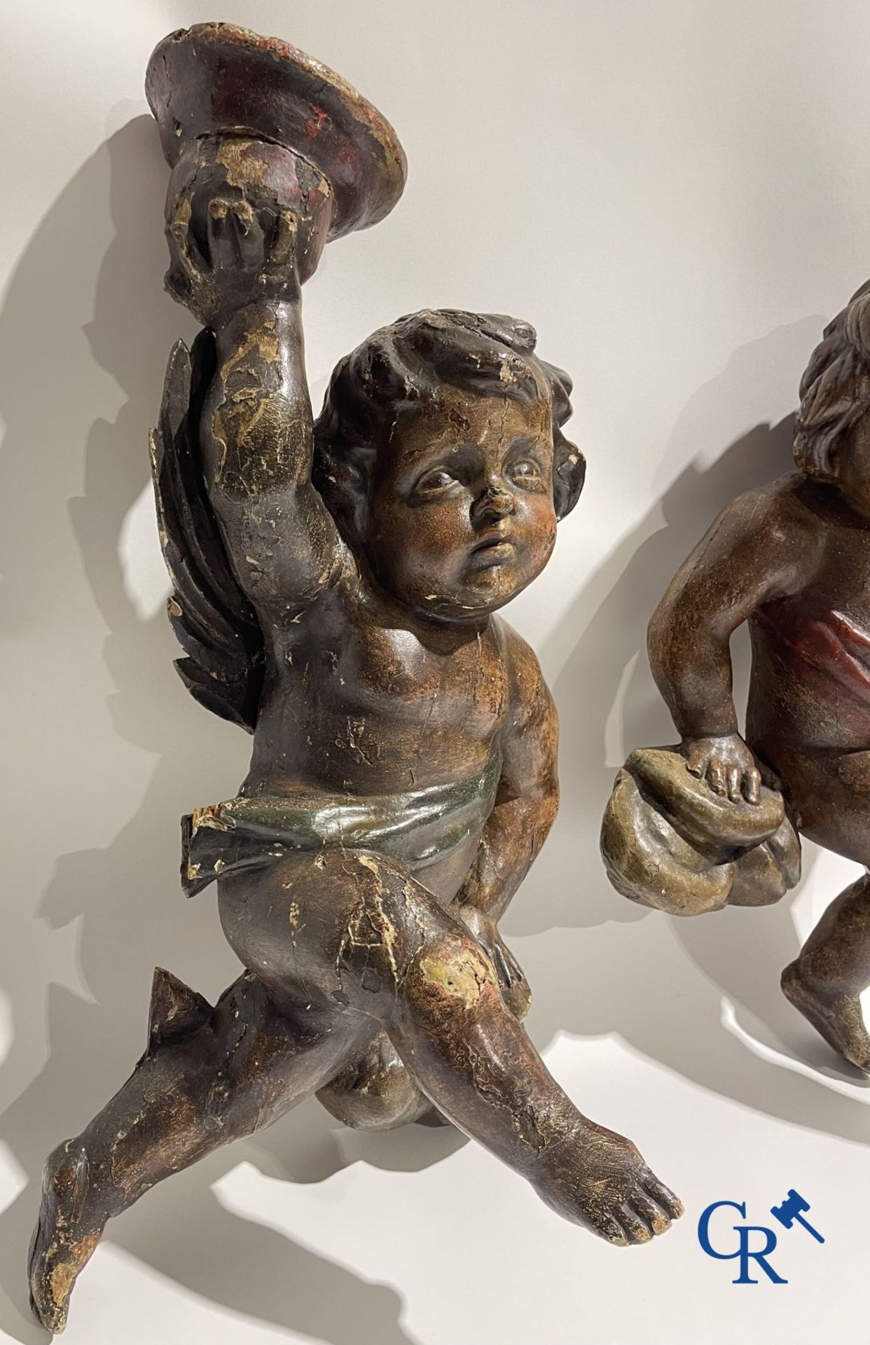 Wooden sculptures: A pair of wood-carved and polychrome 18th century angels. - Image 3 of 16