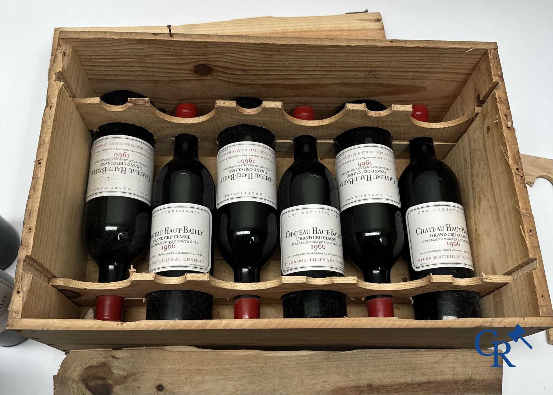 Wine - Bordeaux: Château Haut-Bailly 1966, 0.75L. Red. Grand Cru Classé. - Bild 4 aus 11