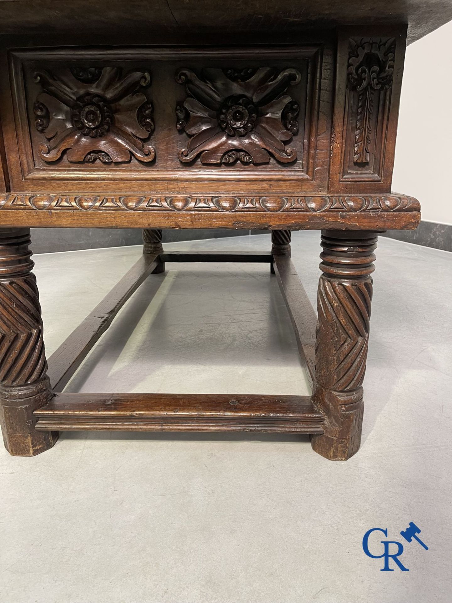 Furniture: 17th century carved walnut table with 3 drawers. - Bild 15 aus 22