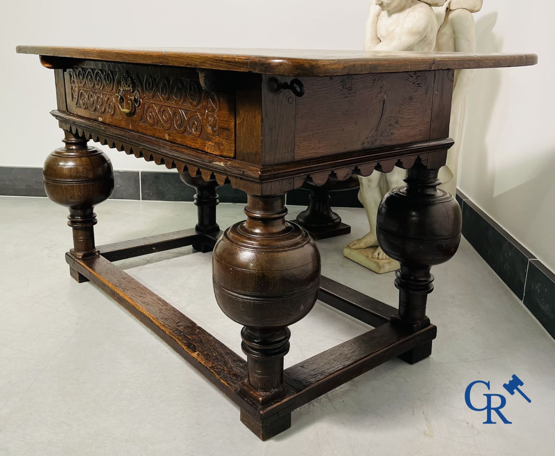 Furniture: An oak table with drawer. 17th - 18th century. - Image 2 of 16