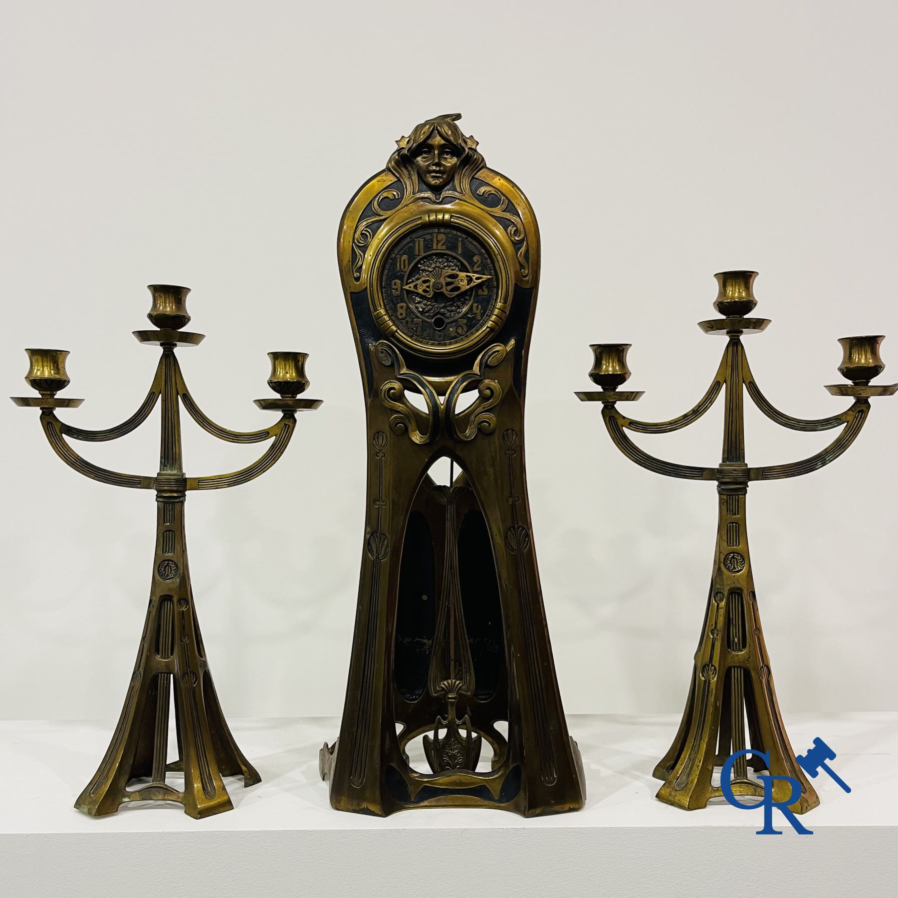 Art Nouveau: Exceptional bronze clock set in Art Nouveau.