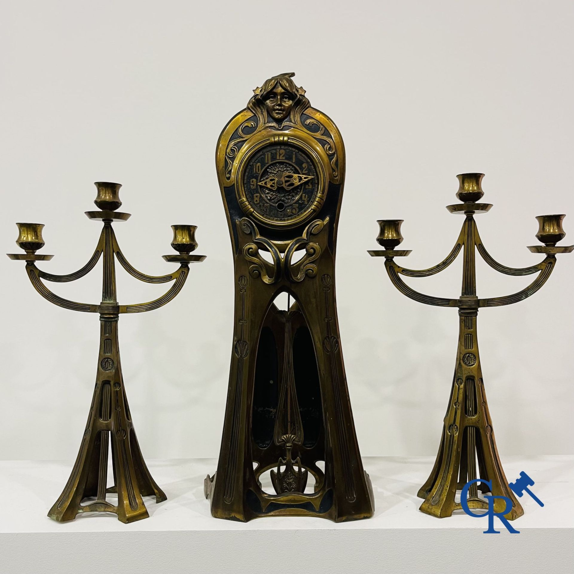 Art Nouveau: Exceptional bronze clock set in Art Nouveau.