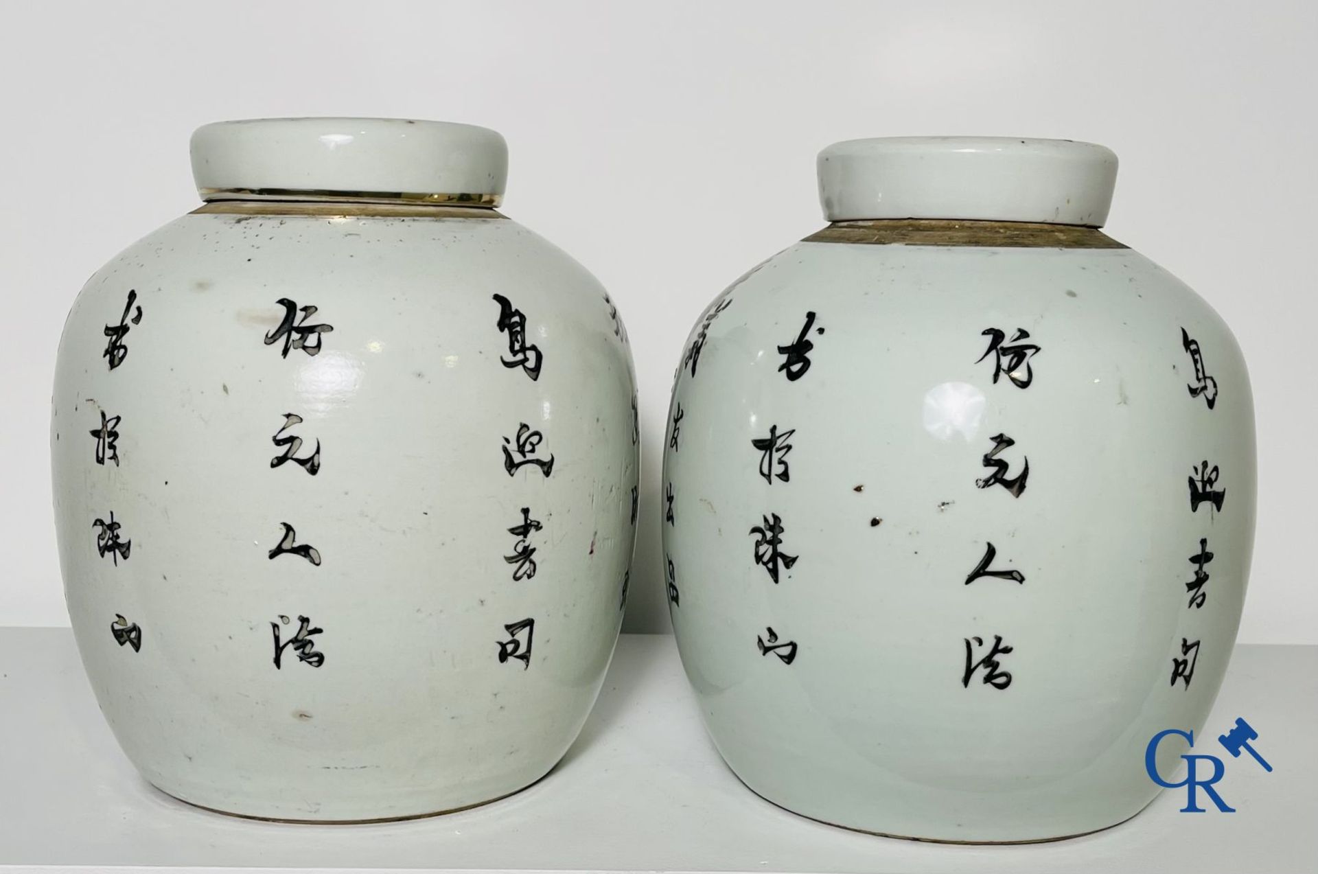 Chinese porcelain: a blue and white lid vase and a few ginger jars. - Image 10 of 16