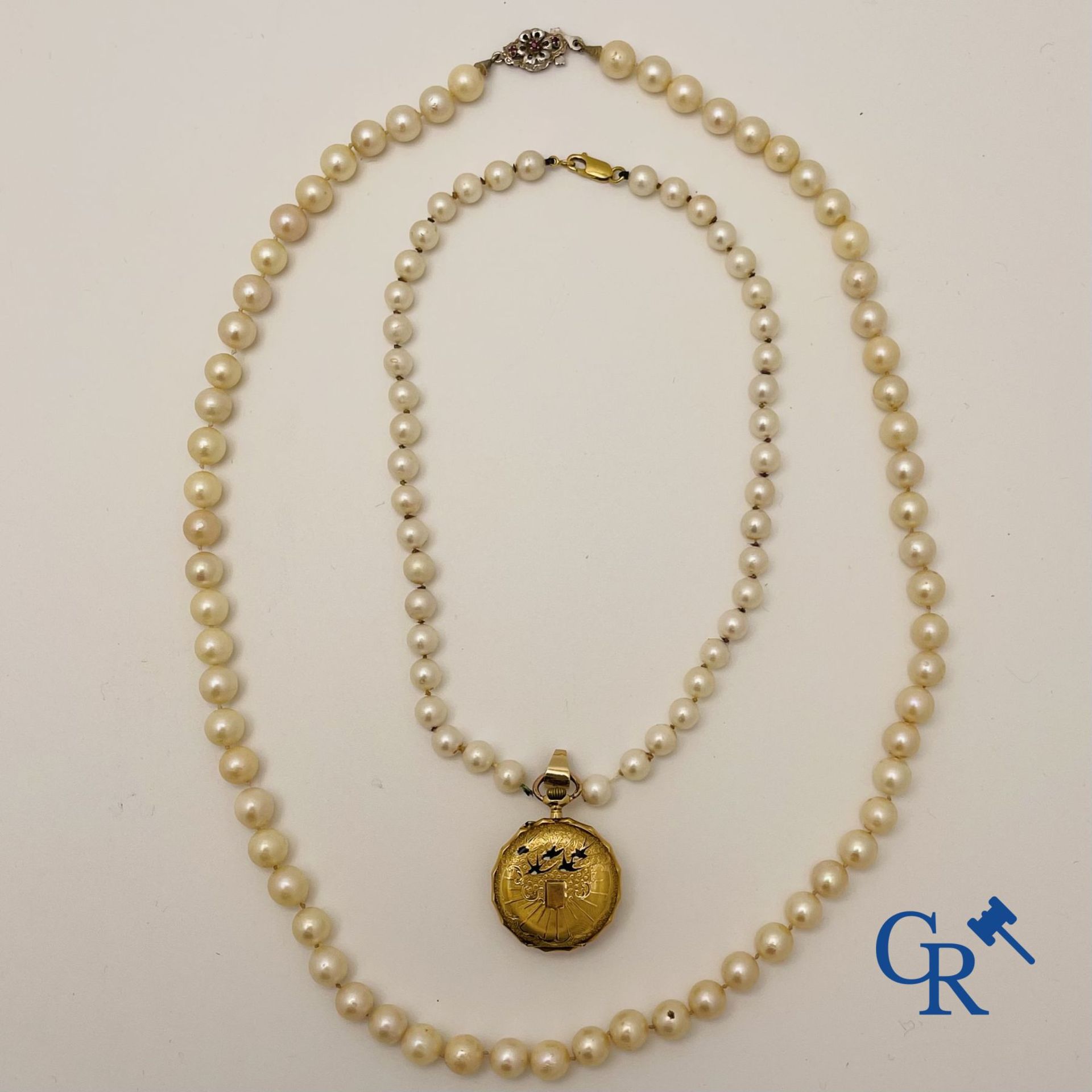 Jewel/Watches: Pearl necklace with clasp in white gold 18K and a women's pocket watch in gold 18K. - Bild 2 aus 7