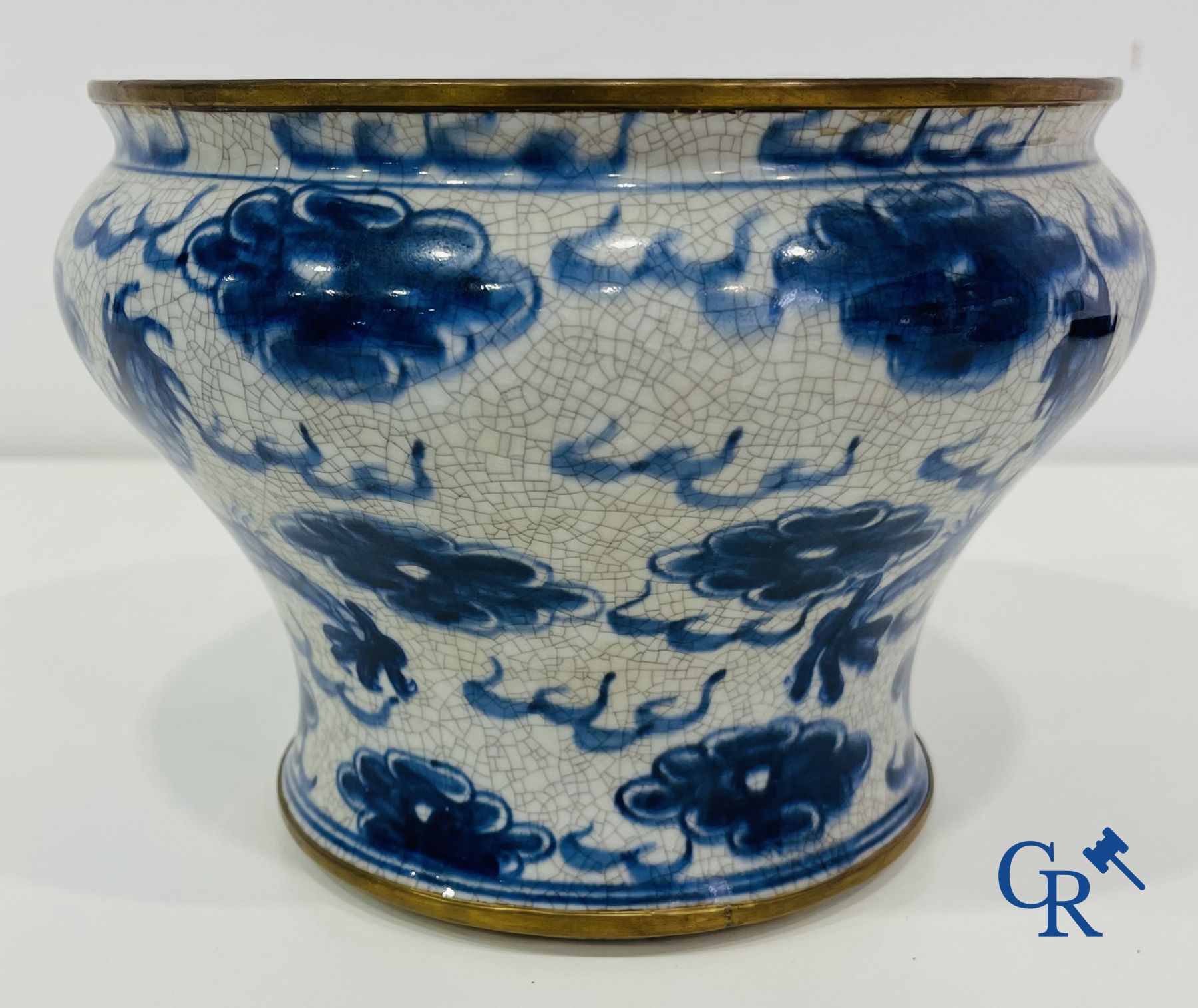 Asian art: A lot with various objects in Chinese porcelain, bronze , red lacquer and rock. 19th-20th - Bild 7 aus 18