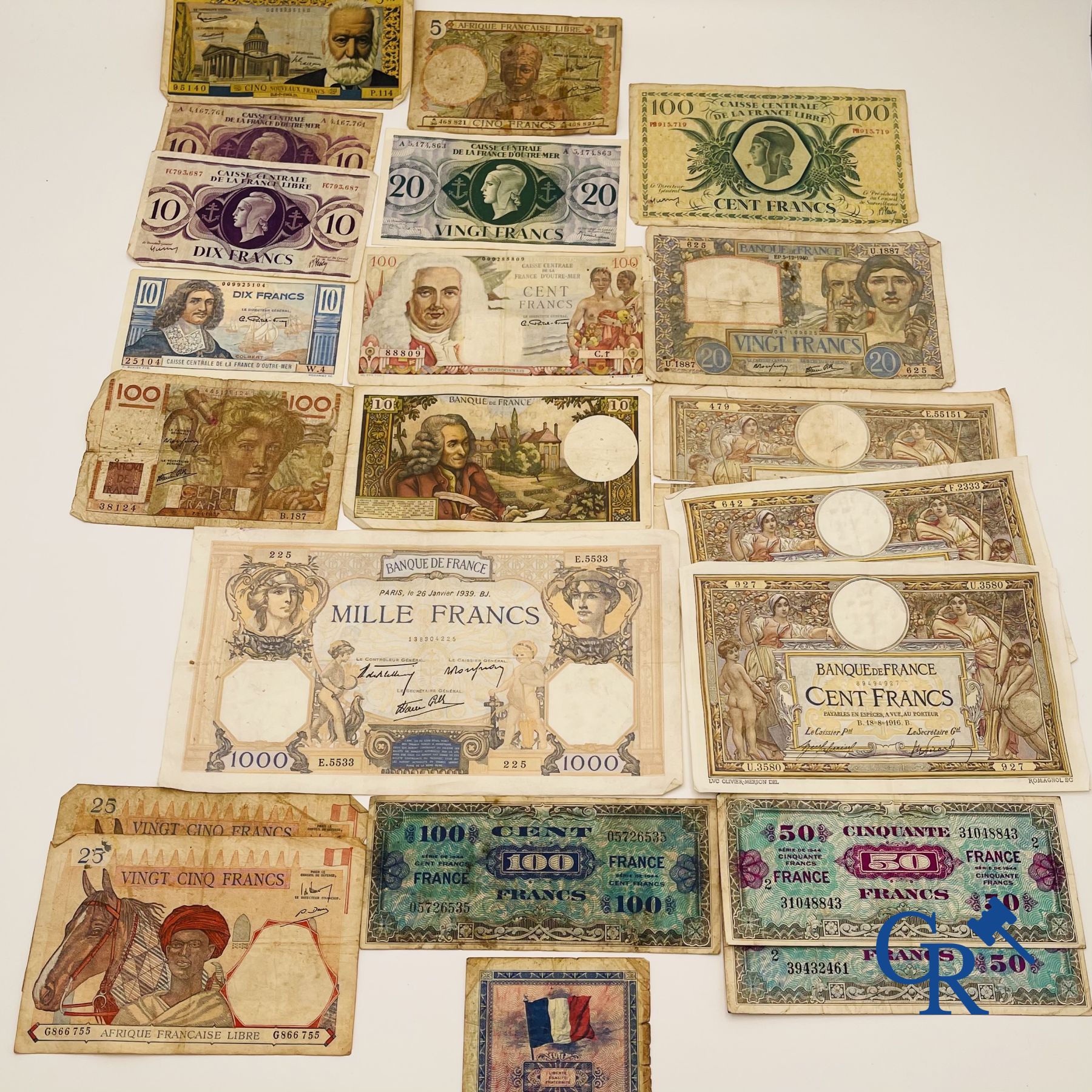 Coins, banknotes: Large lot of French banknotes.