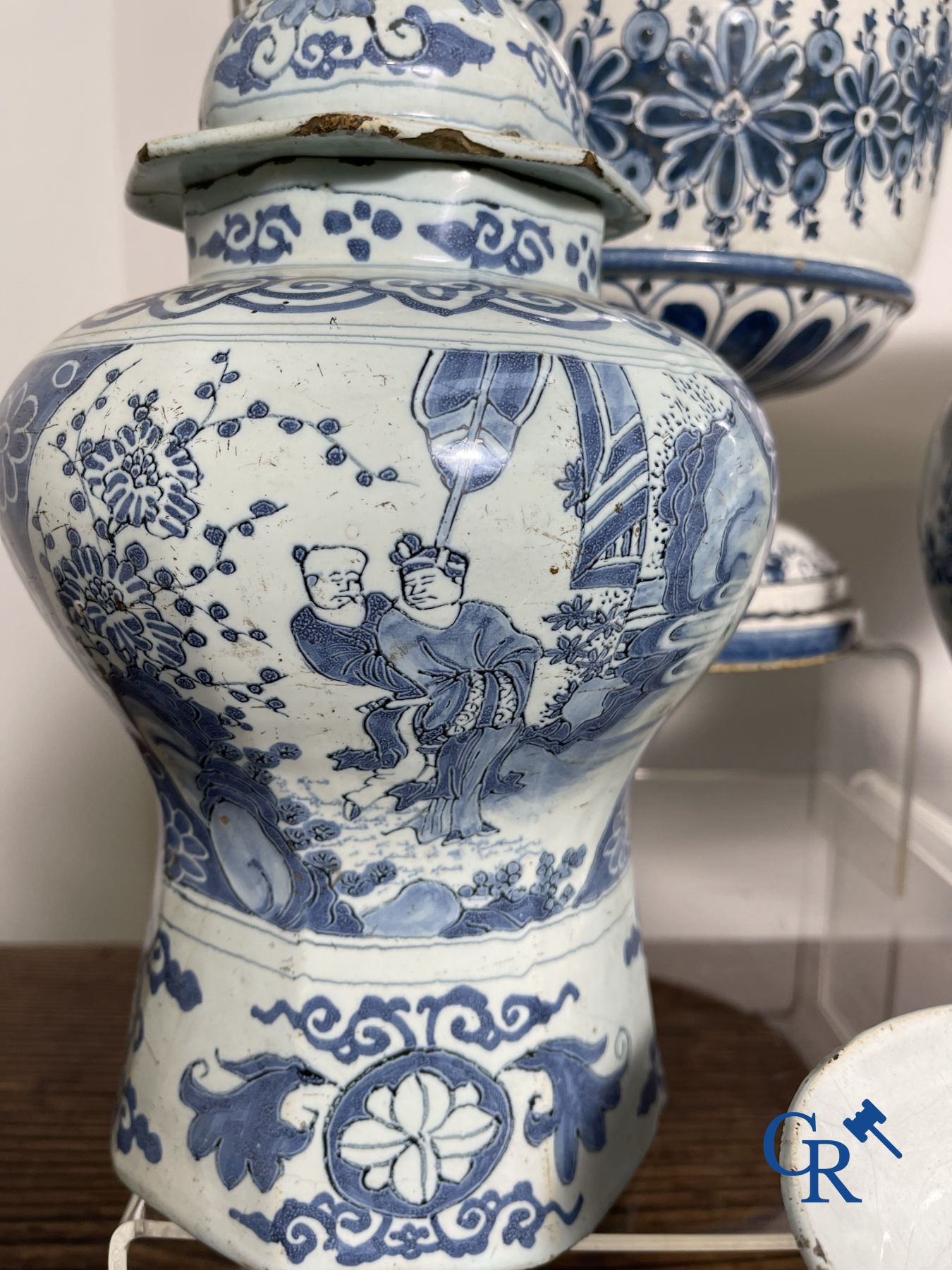 Delft: 11 pieces of blue and white faience with different décors. 17th - 18th century. - Image 6 of 29