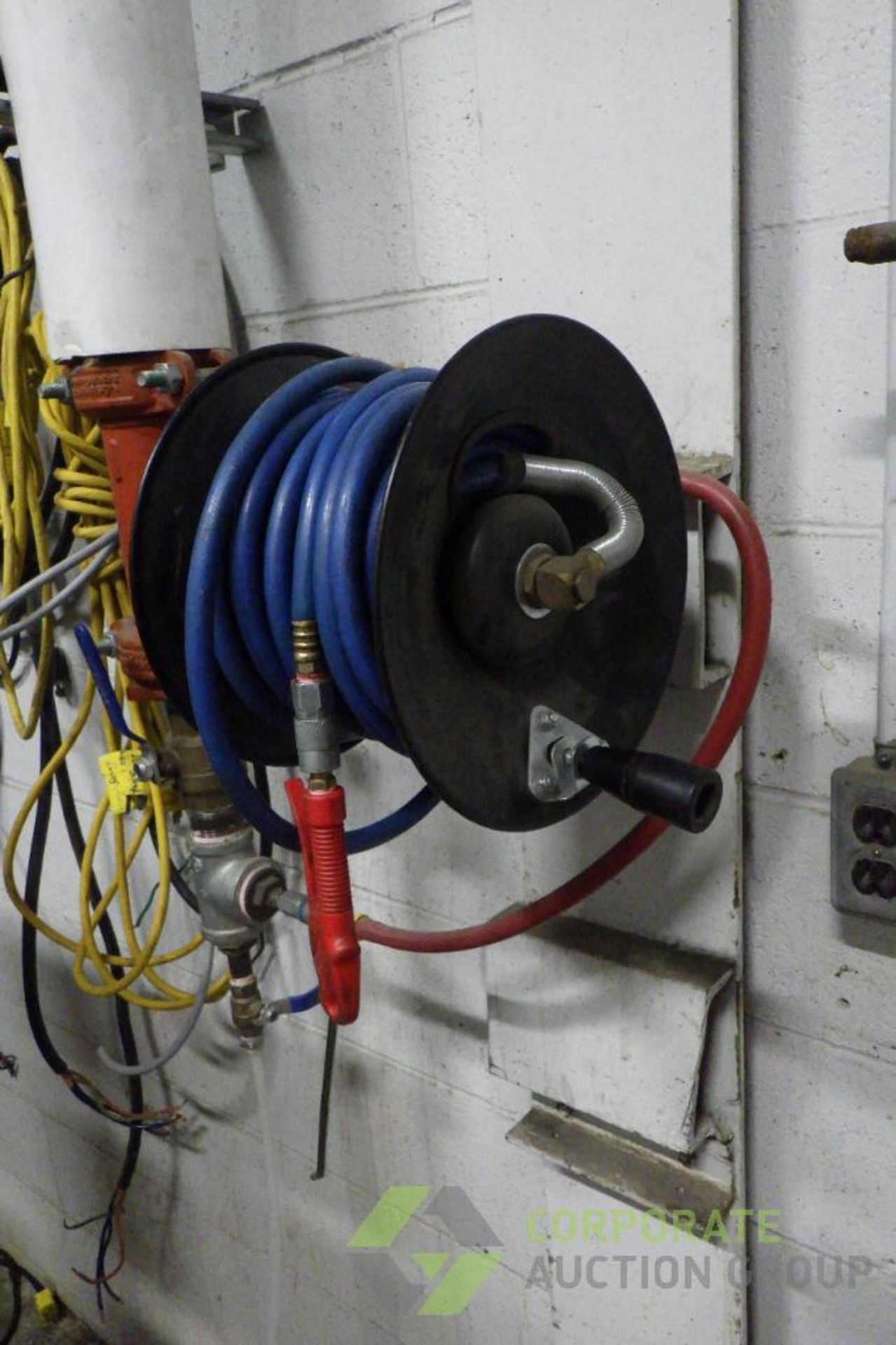Air hose reel with hose - Image 2 of 3