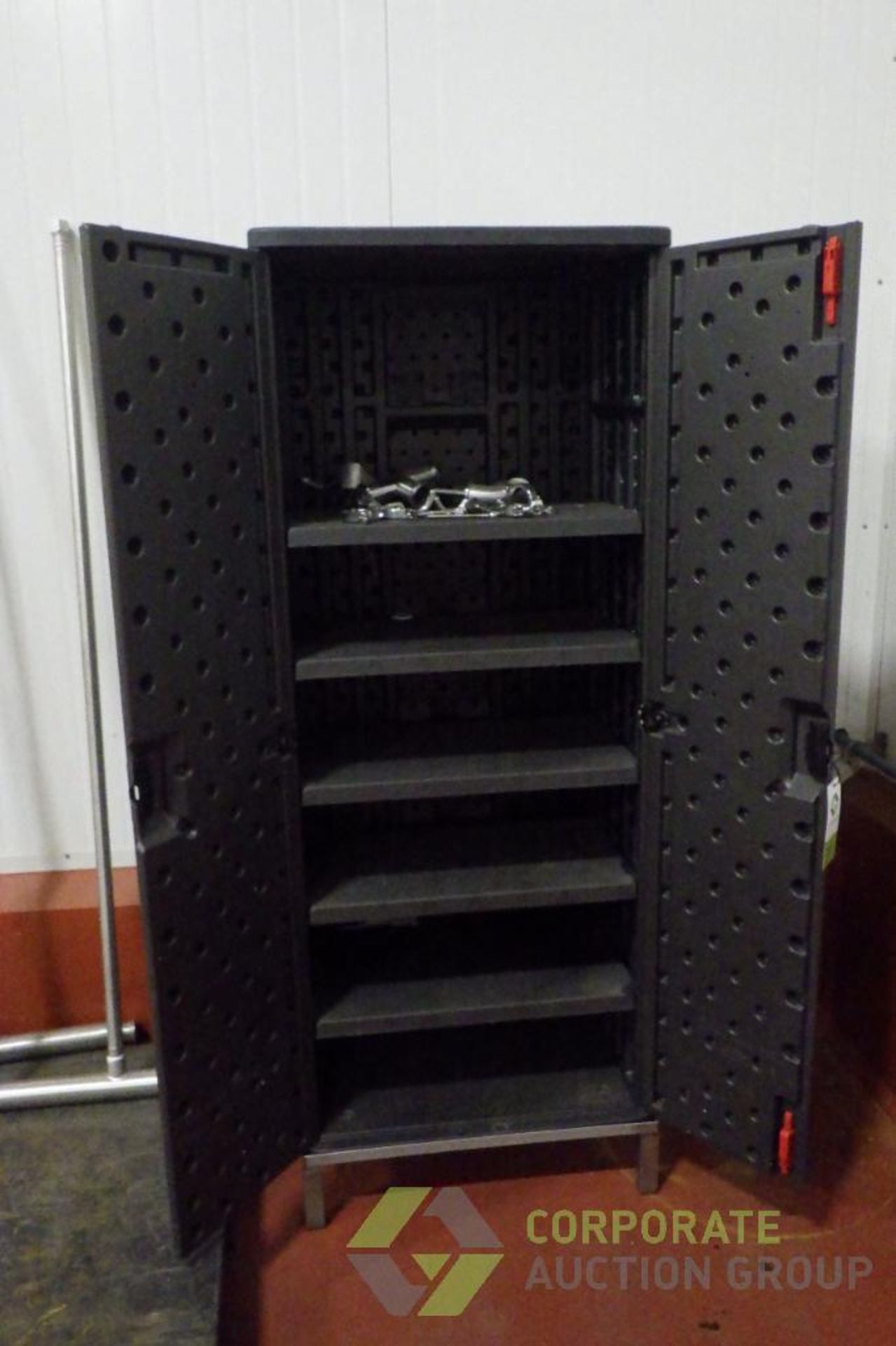 Poly cabinet with contents - Image 3 of 4