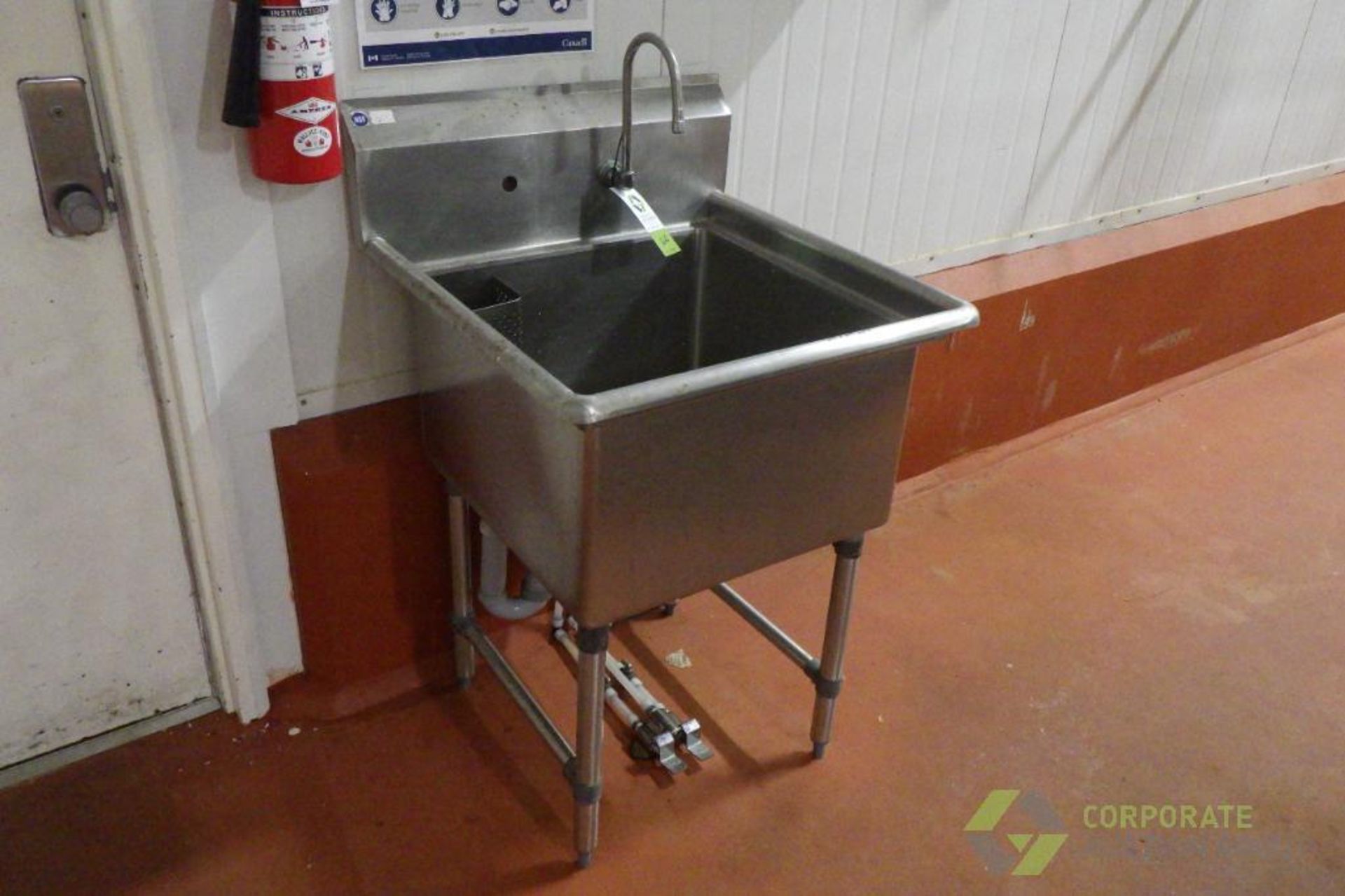 SS single compartment sink - Image 2 of 7