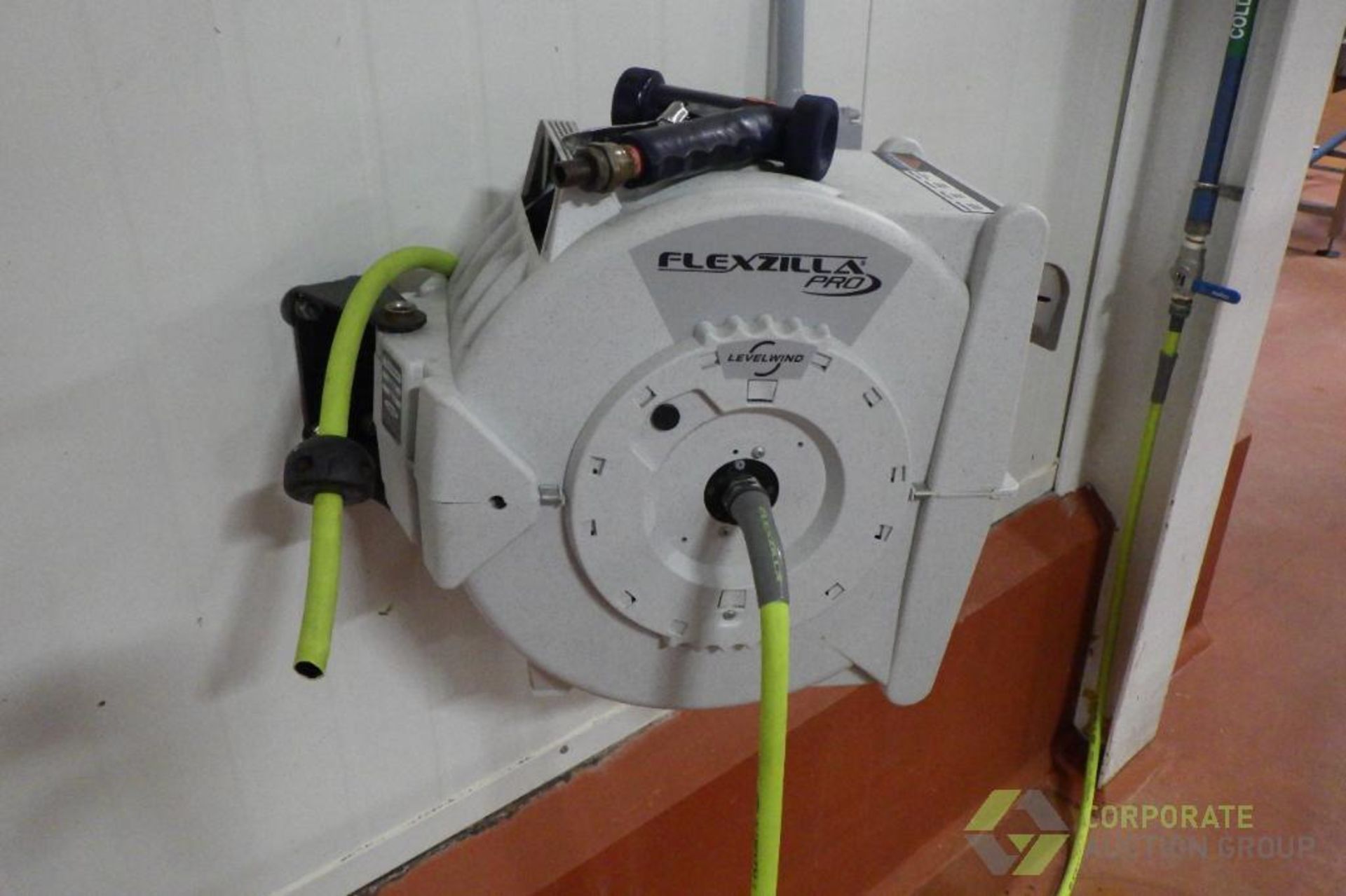 Flexzilla water hose reel and hose - Image 2 of 5