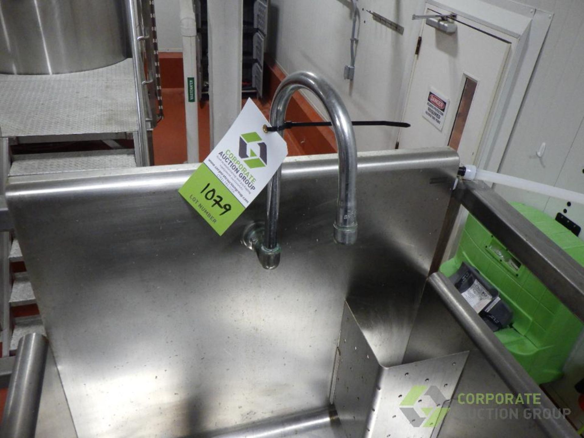 SS sink - Image 4 of 6