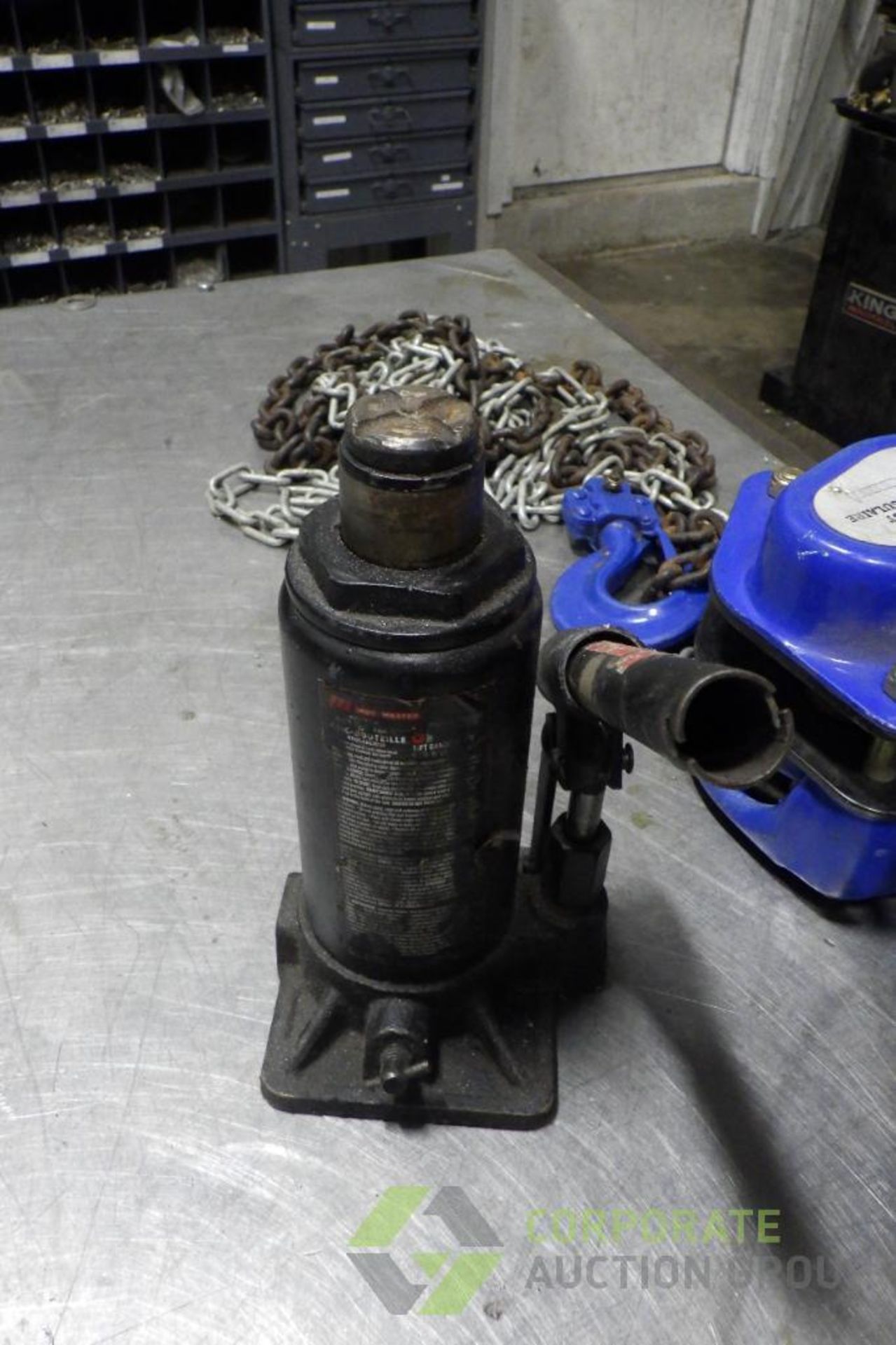 Assorted lifting tools, (2) hydraulic bottle jacks, 1 ton chain host - Image 4 of 7