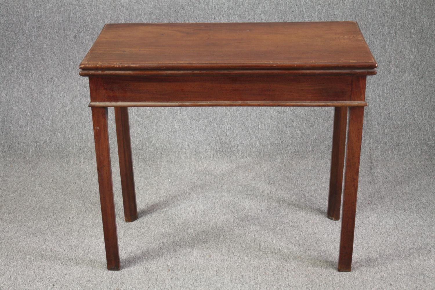 Tea table, Georgian mahogany with gateleg action. H.72 W.87 D.86cm. (extended)