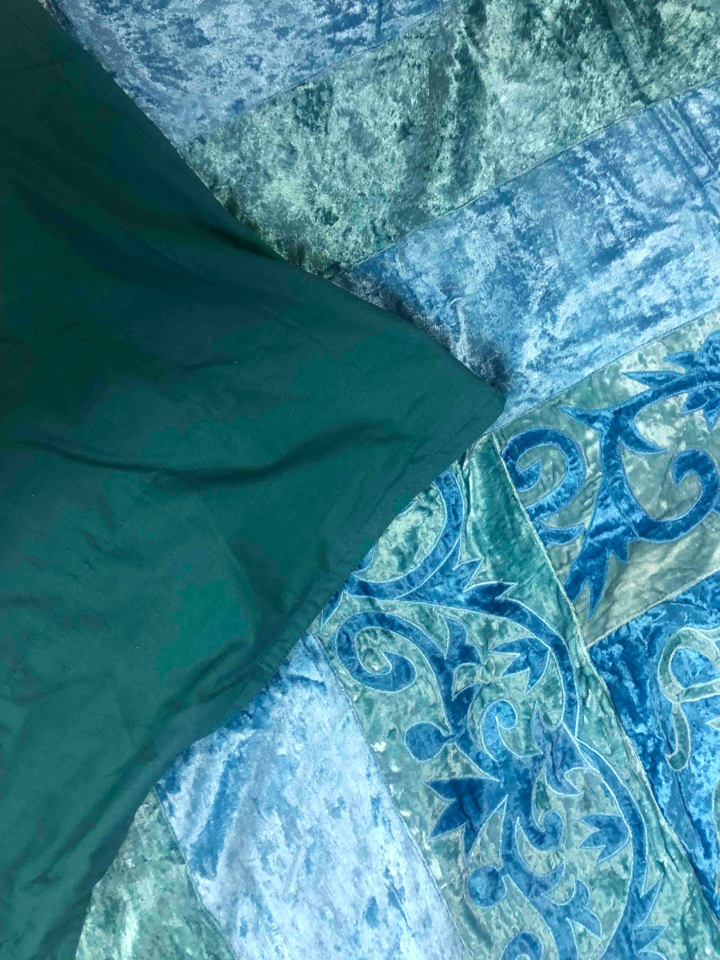 An Indian cotton bedspread embroidered in shades of blue and teal. L.265 W.210 cm. - Image 4 of 4