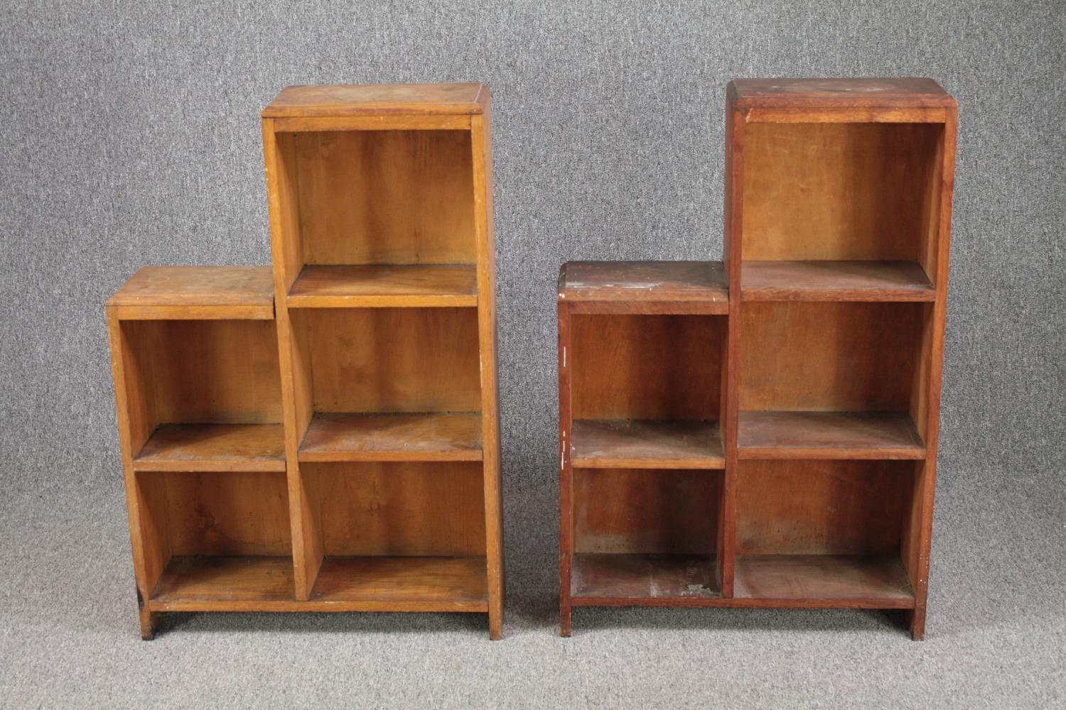 Open bookcases, a pair, mid century oak. H.92 W.61 D.18cm. (each)