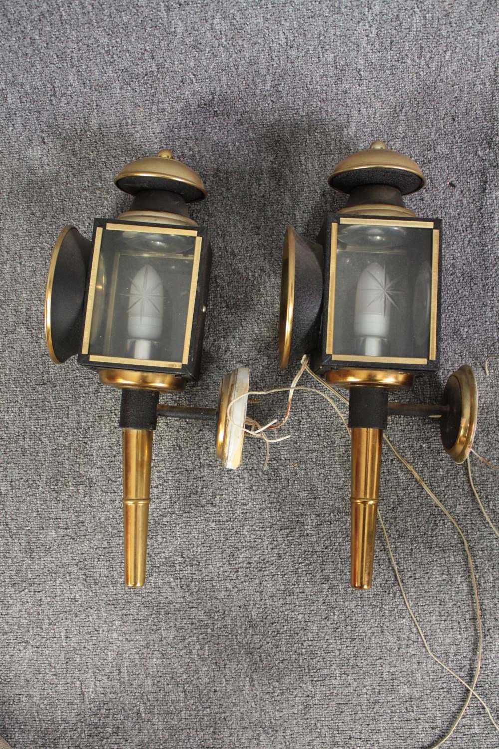 Two modern brass wall lights. Modelled on the style of coaching lamps. H.49cm. (each) - Image 4 of 5