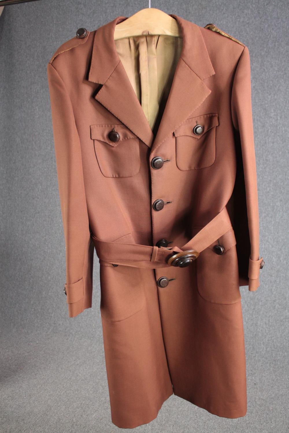 A vintage tailor made silk mix overcoat with maker's label. - Image 6 of 7