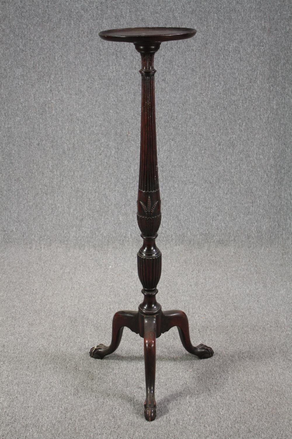 Torchere, Edwardian mahogany in Georgian style. H.124cm.