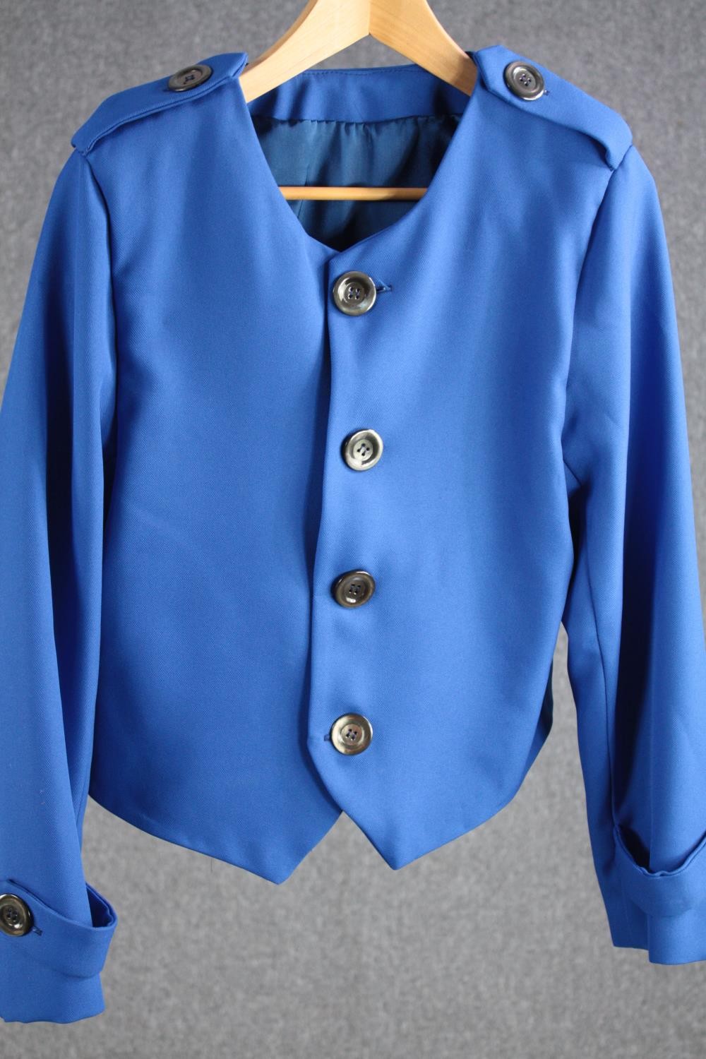 A vintage bespoke made blue two piece suit with mother of pearl buttons and flared bottoms. - Image 2 of 6