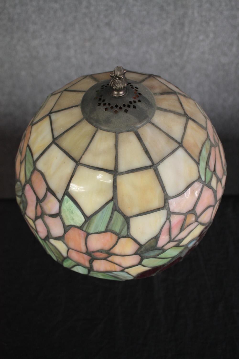 Two tables lamps. A Tiffany style lamp and another with a drop bead shade. H.29cm. (largest) - Image 4 of 5