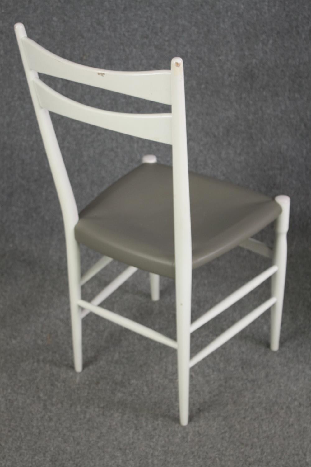 Dining chairs, a set of four mid century Danish style, white lacquered. - Image 5 of 5