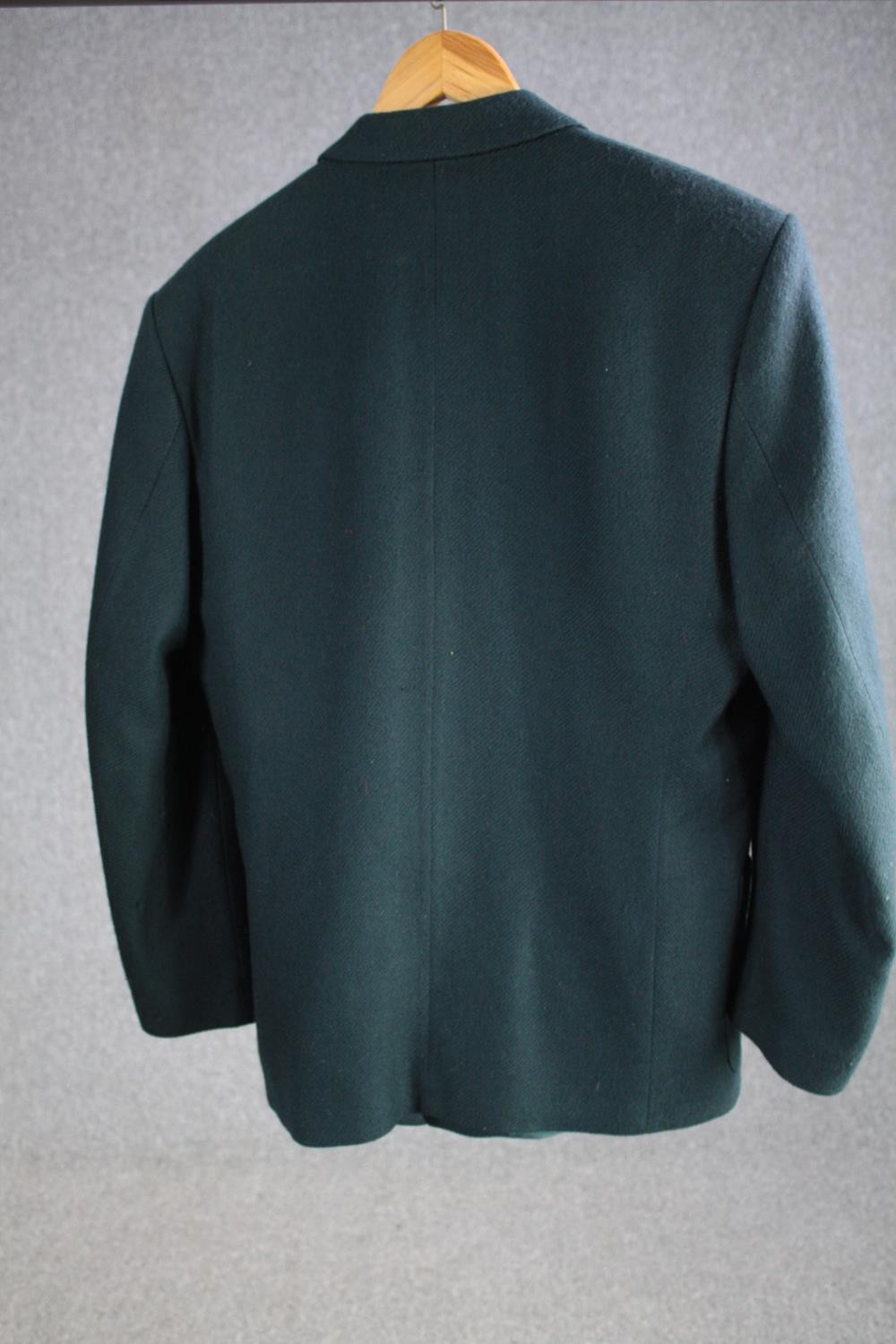 A vintage bespoke made teal silk mix jacket with mother of pearl buttons and maker's label. - Image 4 of 5