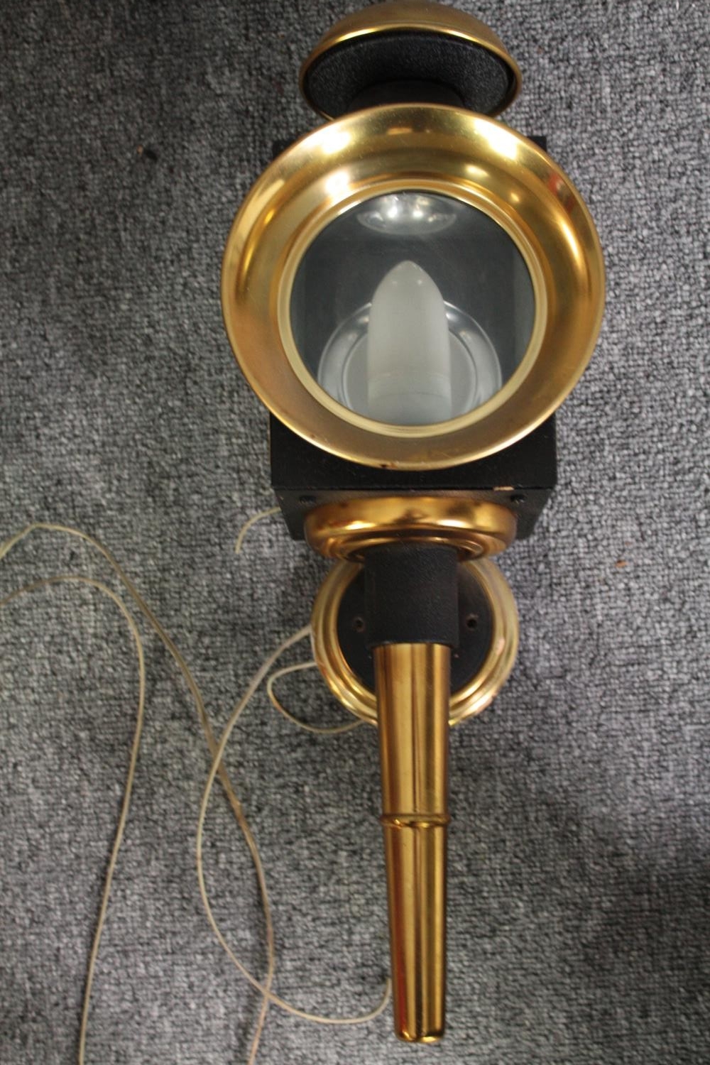 Two modern brass wall lights. Modelled on the style of coaching lamps. H.49cm. (each) - Image 3 of 5