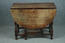 Dining table, mid century oak in the antique style. H.72 W.137 D.92cm. (extended)