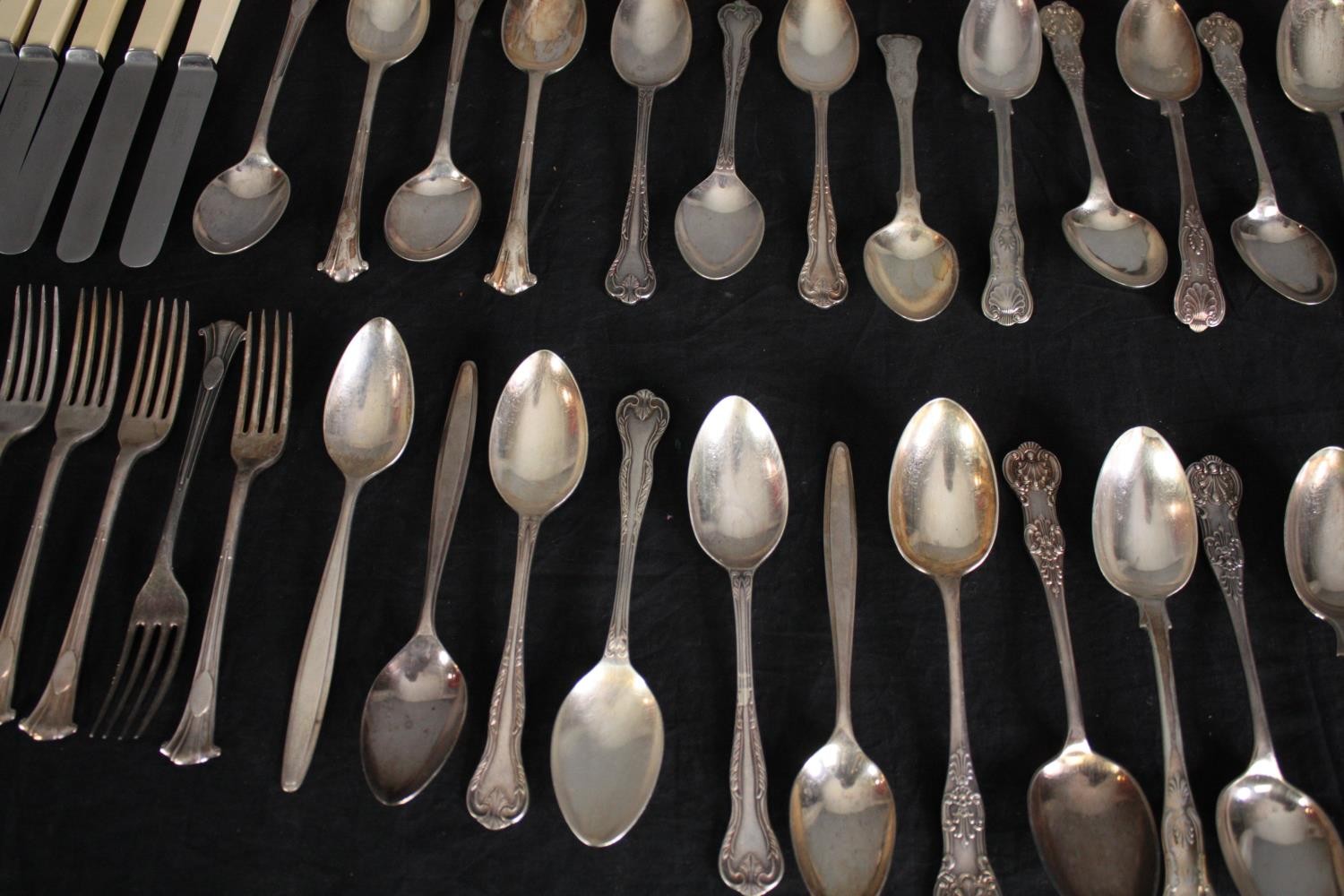 An extensive mixed collection of steel and silver plated cutlery. The steel cutlery is made by - Image 3 of 8