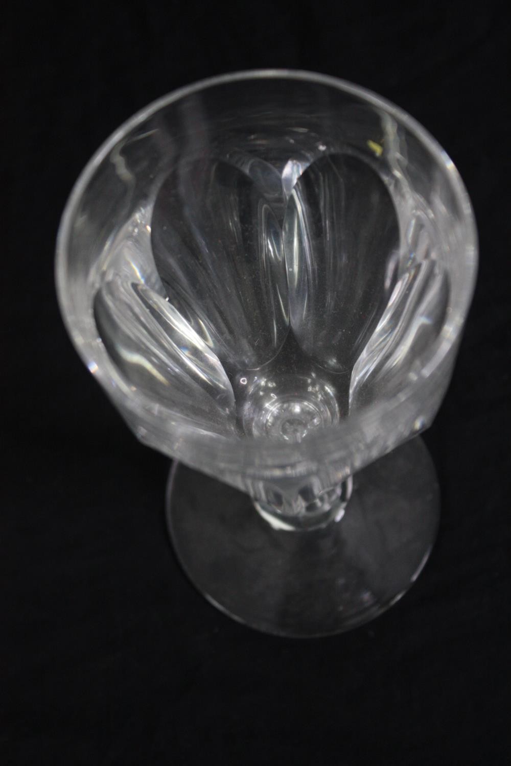 A set of eight matching cut leaded crystal glasses. H.18 cm.(each) - Image 3 of 3