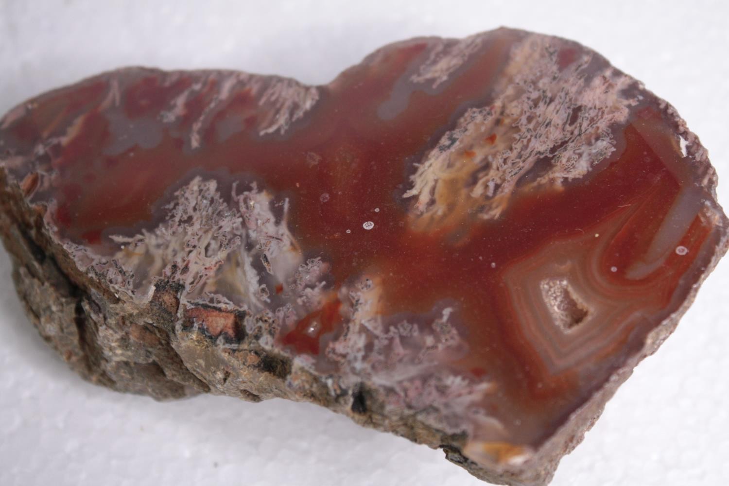 A collection of nine Agate geodes and slices, some dyed. H.14 W.8cm. (largest) - Image 7 of 9