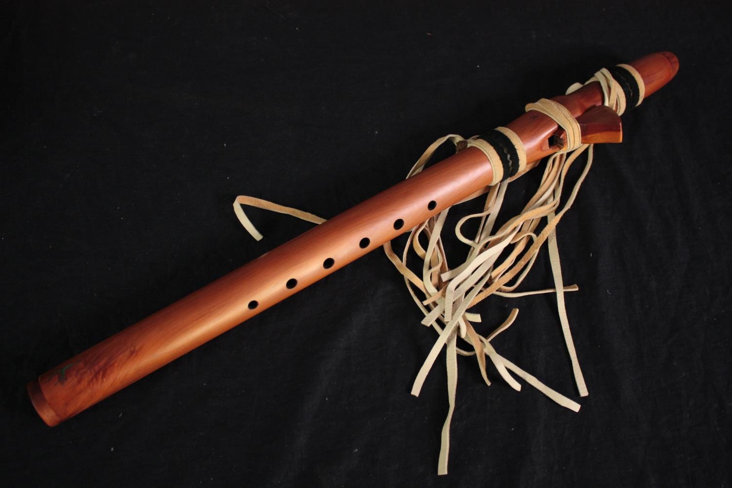 A Remo Ocean drum and ethnic flute. L.68cm.(largest) - Image 3 of 5