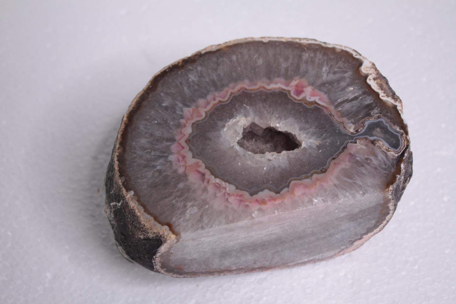 A collection of five large Agate geode slices and pieces, some dyed. H.15 W.8cm. (largest) - Image 6 of 6