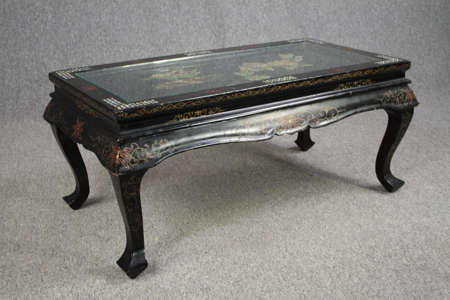 A Chinese style coffee table with carved soapstone floral decoration and inlaid mother of pearl - Image 4 of 6
