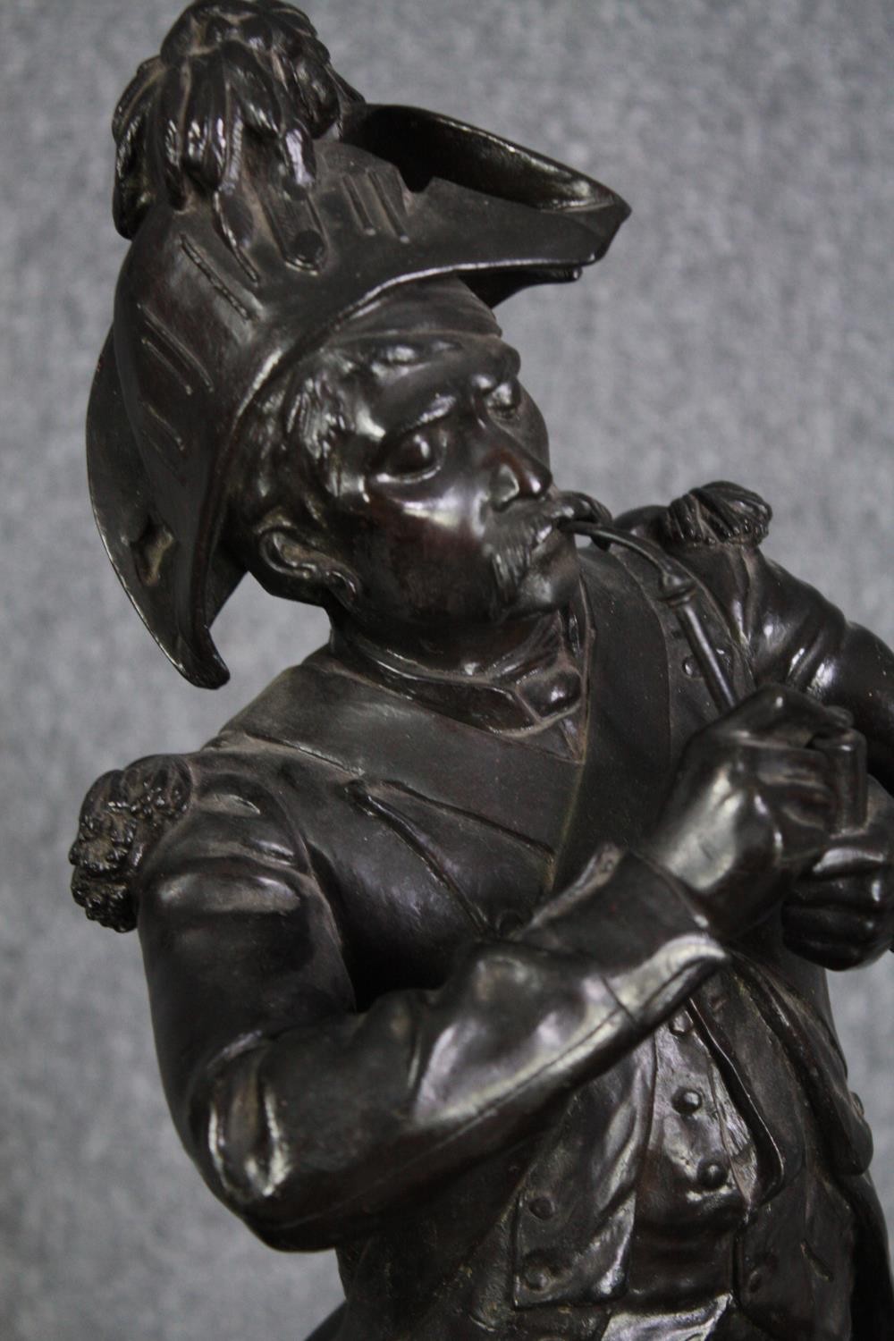 Etienne Henri Dumaige (1830-1888). After the Fight-Grenadier of 1792. Bronze with patina. H.66cm. - Image 5 of 8