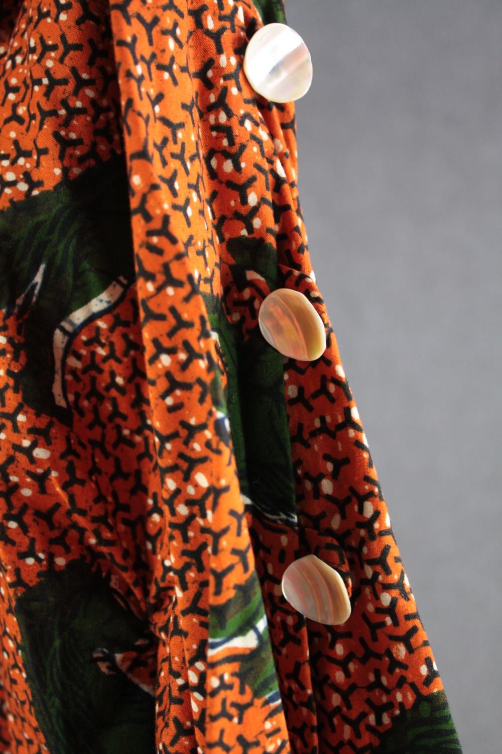 A vintage bespoke made long top with orange and black abstract design and green rearing horses, ( - Image 4 of 4