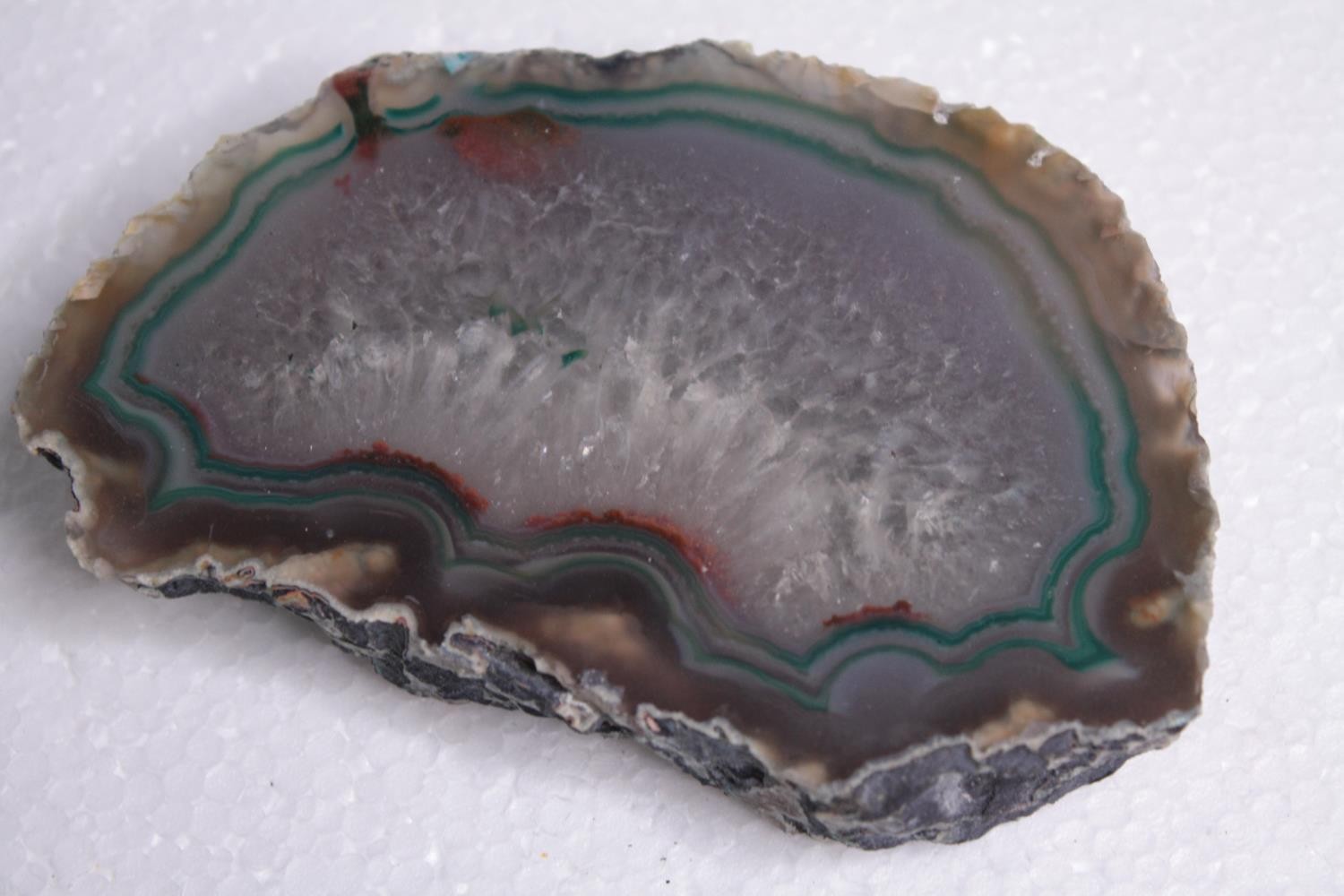 A collection of eight agate Geodes and slices, three died pink and blue. H.19 W.15cm. (largest) - Image 5 of 7