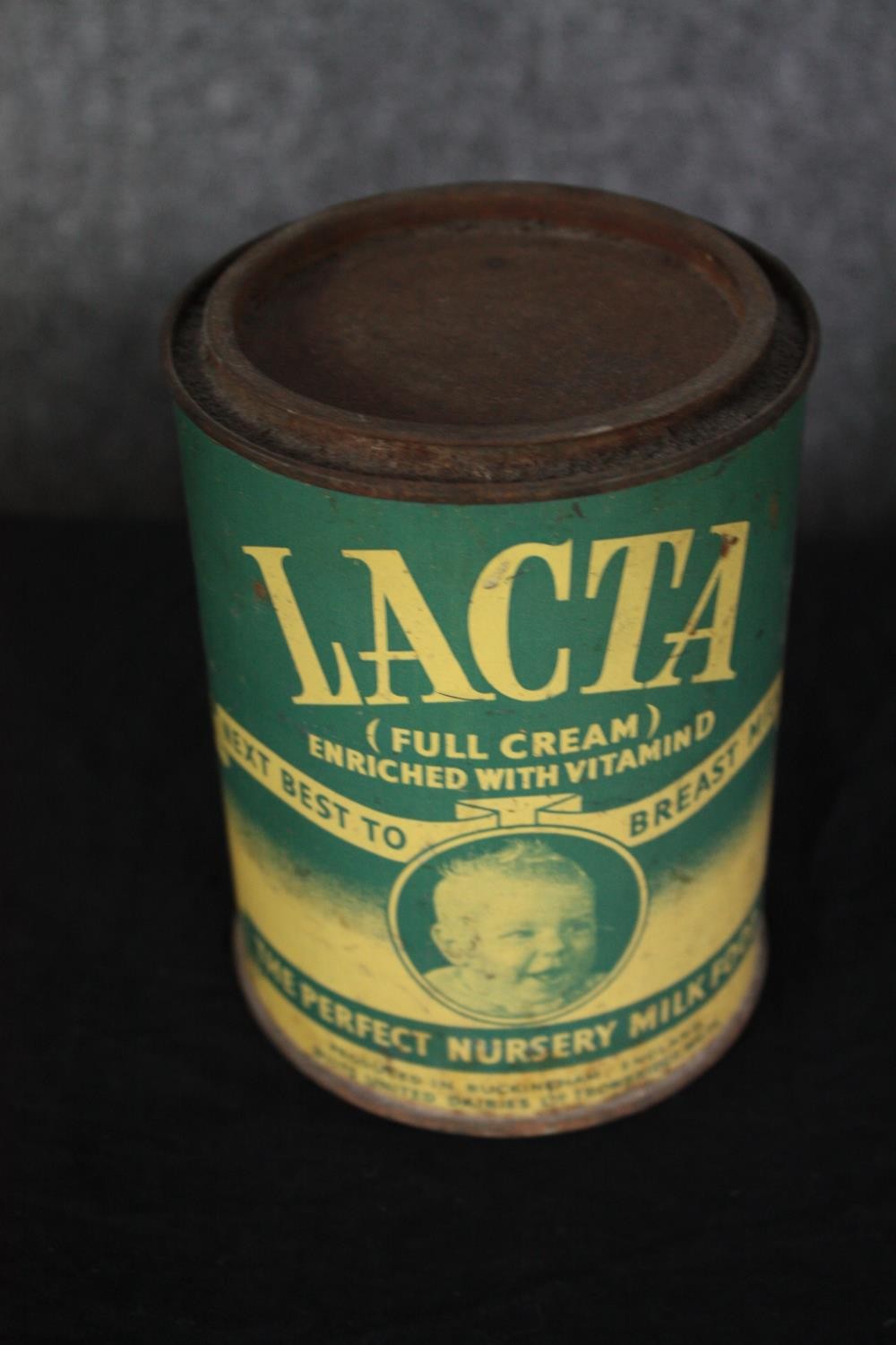 A collection of vintage tinned foods including an unopened can of 'Lacta (Full Cream) Next Best to - Image 6 of 8