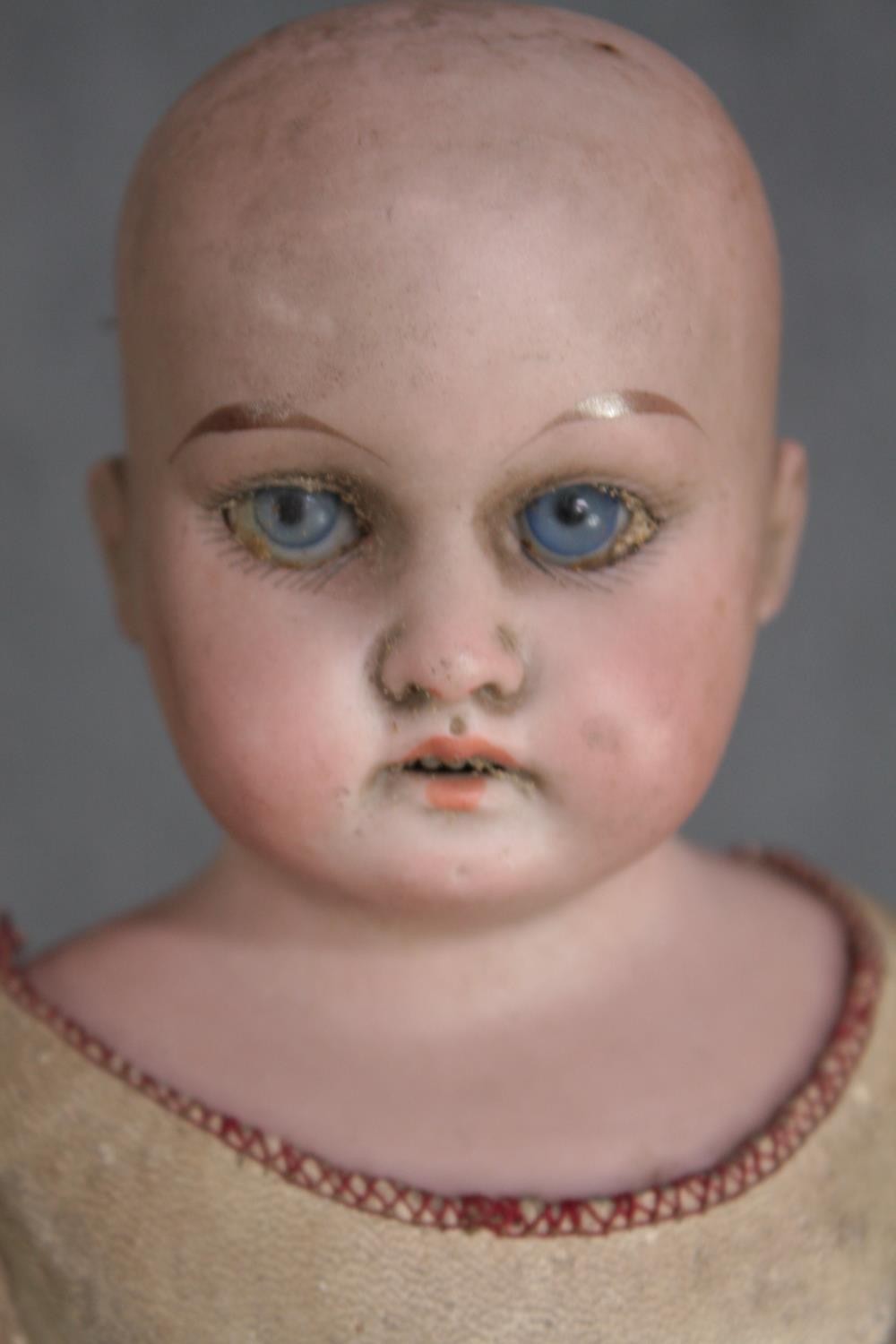 A collection of three dolls. With glass eyes. Two incomplete and missing arms. L.37cm. (largest) - Image 6 of 13