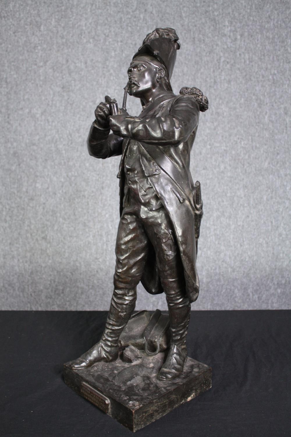 Etienne Henri Dumaige (1830-1888). After the Fight-Grenadier of 1792. Bronze with patina. H.66cm. - Image 3 of 8